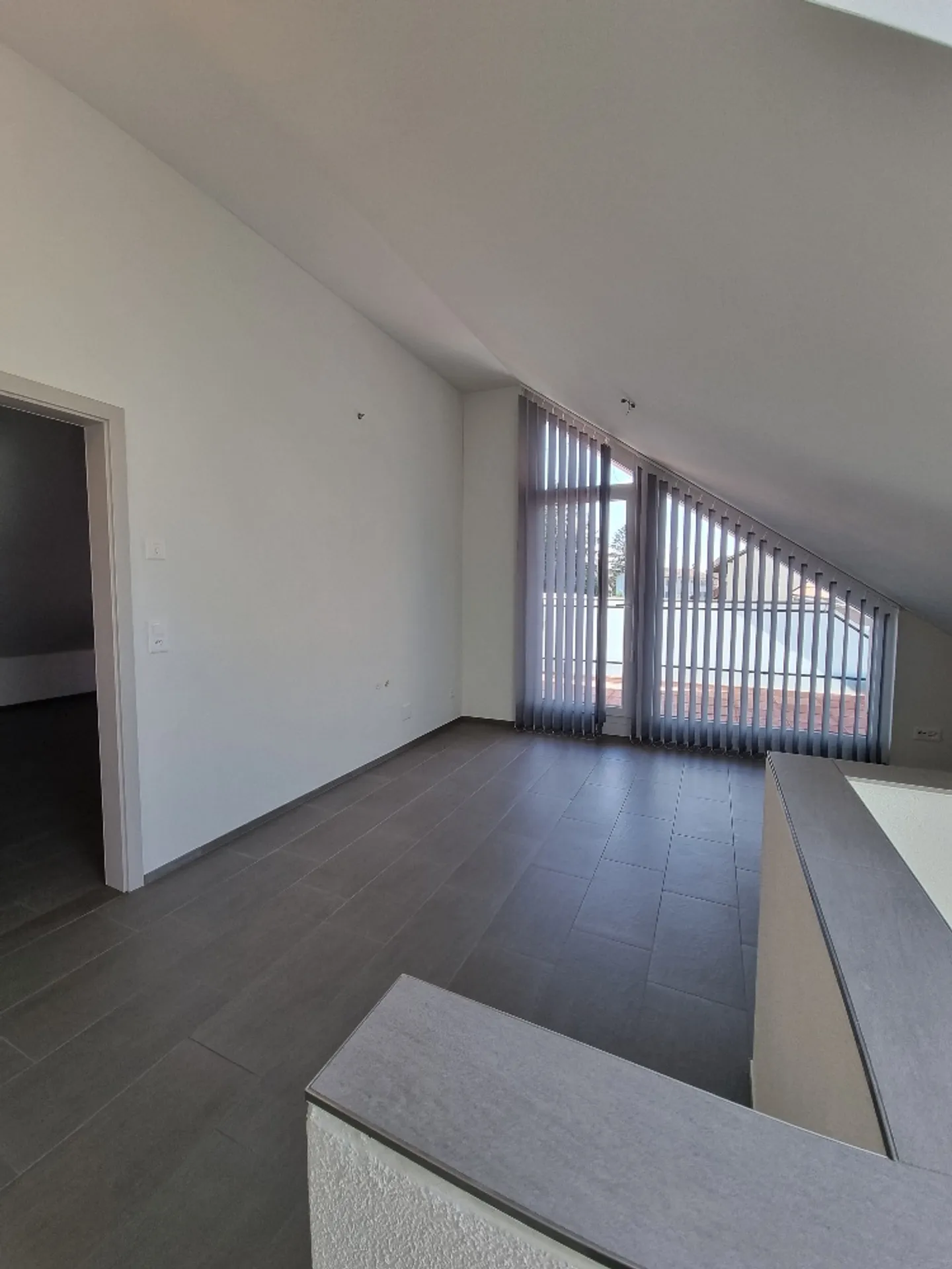 Modernes Einfamilienhaus mit Garten - Foto 9 von 12