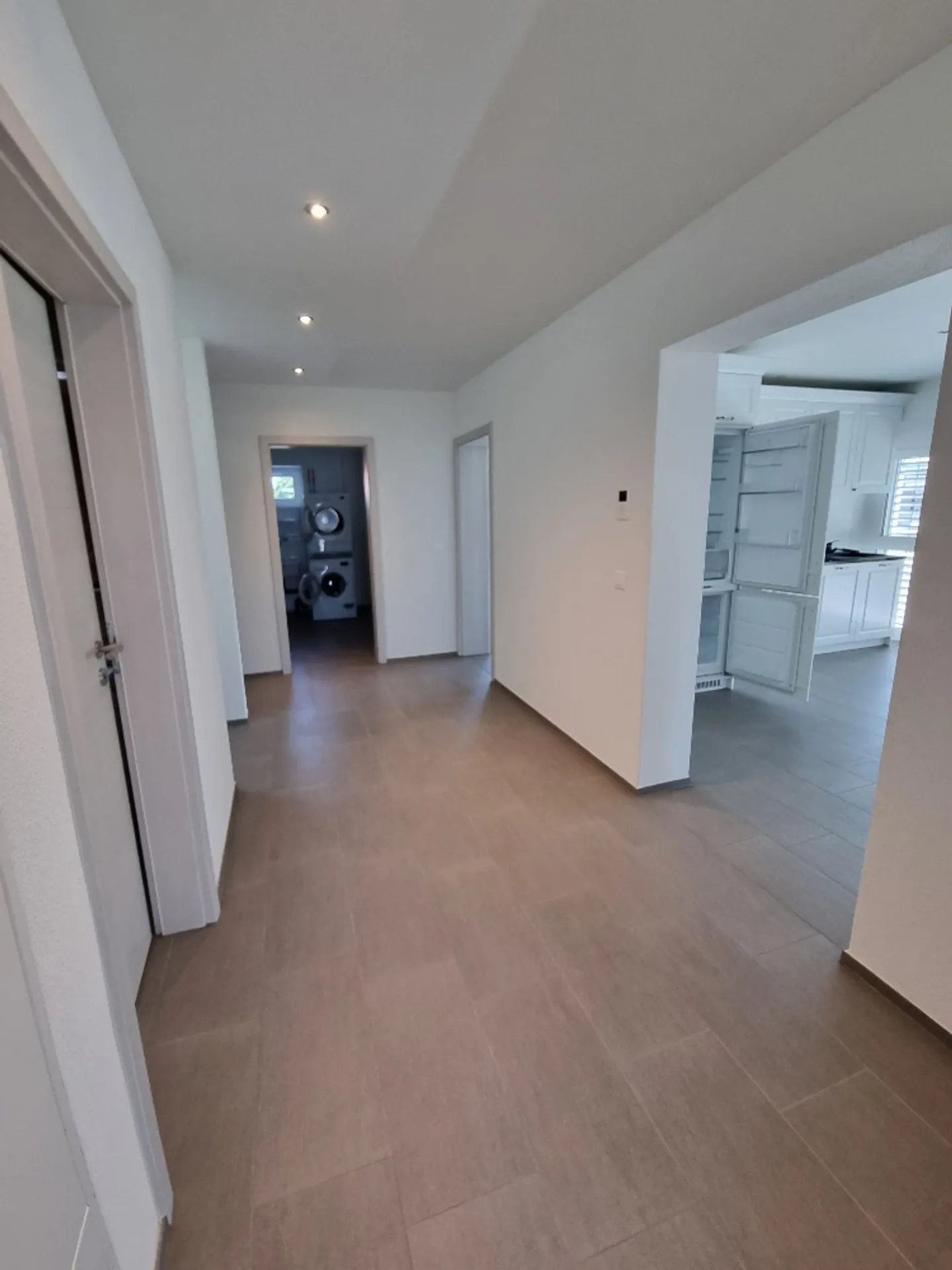 Modernes Einfamilienhaus mit Garten - Foto 10 von 12