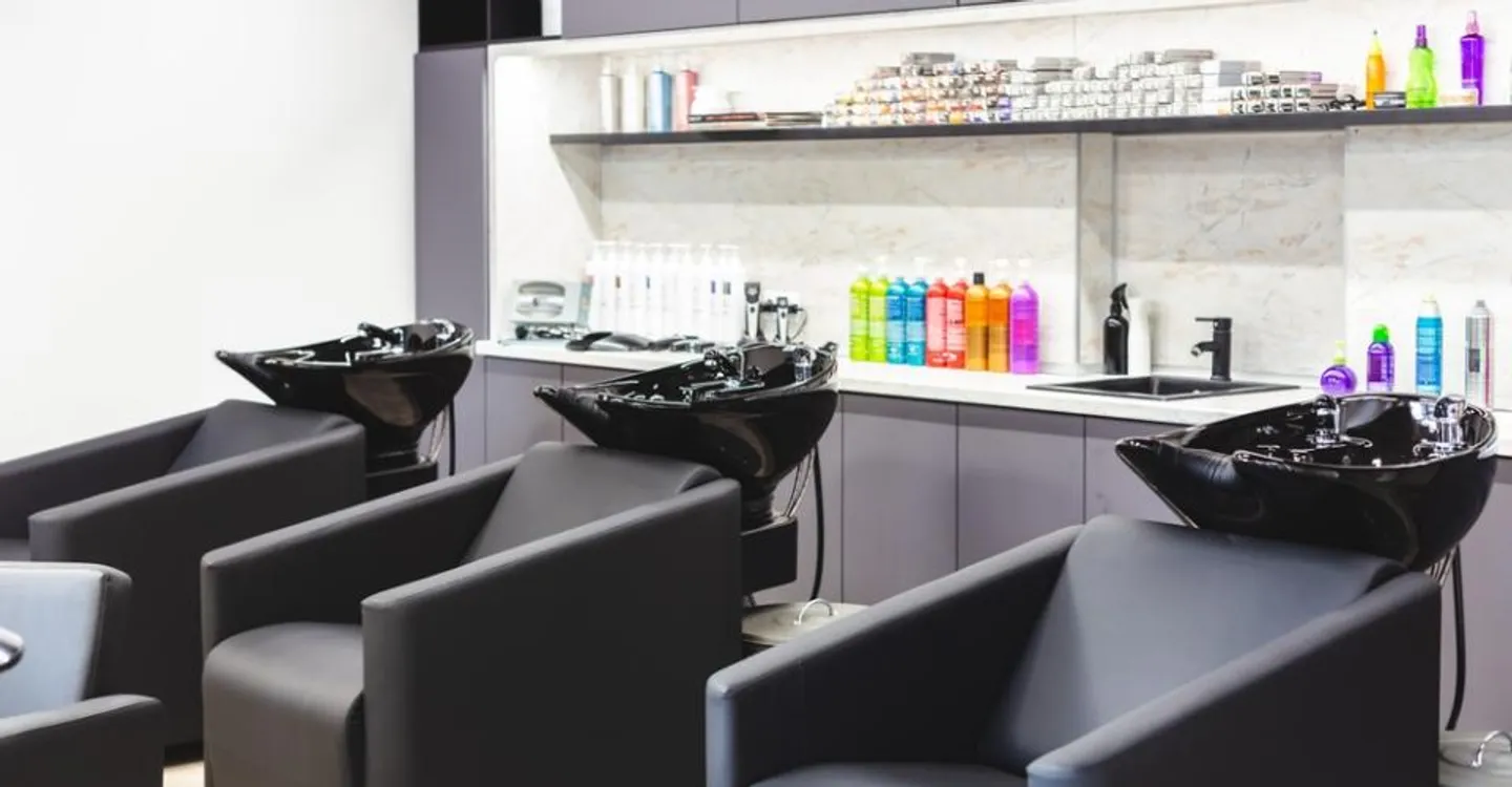 MORGES: SHOPPING CENTER HAIRDRESSING SALON H/F? CHILD TO TAKE OVER - Photo 1 of 1