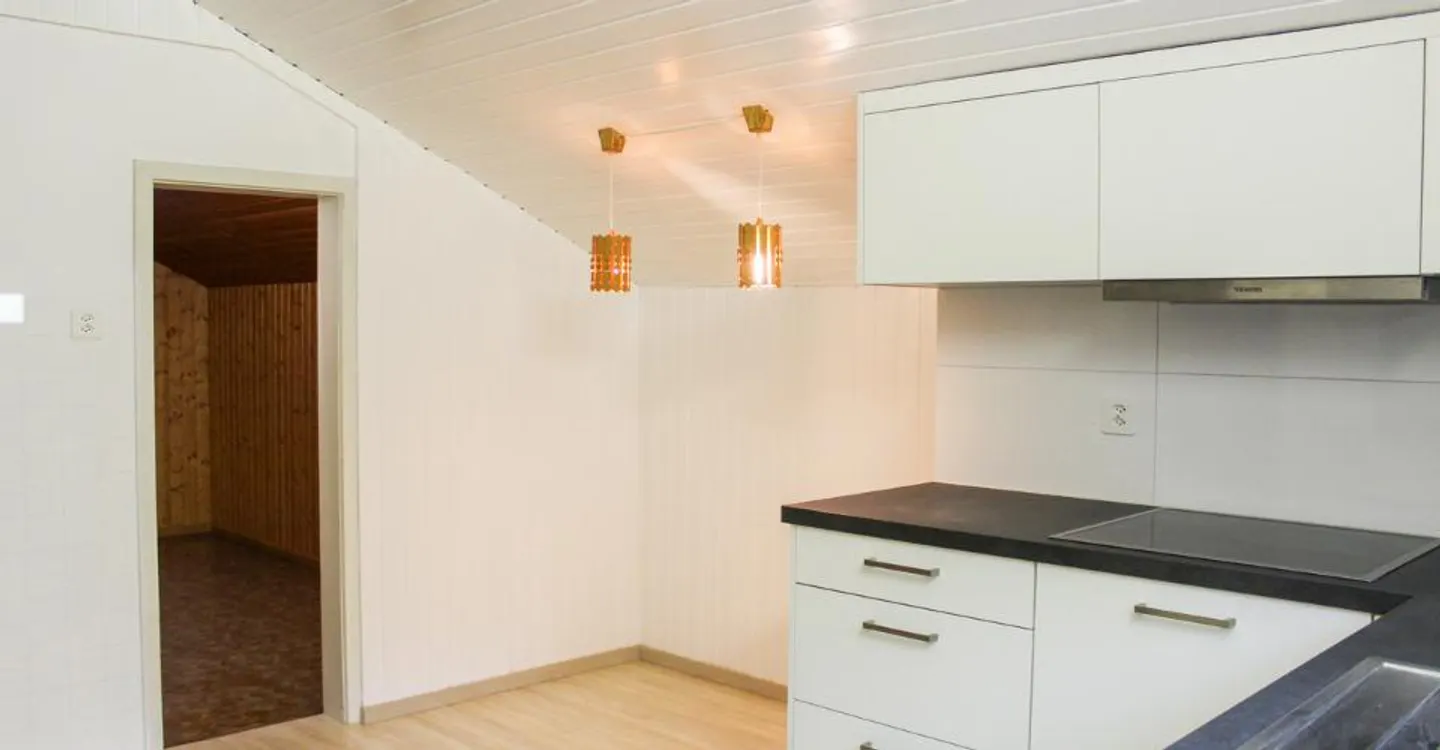 3,5-Zimmer-Wohnung im 1. Stock mit Balkon und Dachboden - Foto 3 von 11