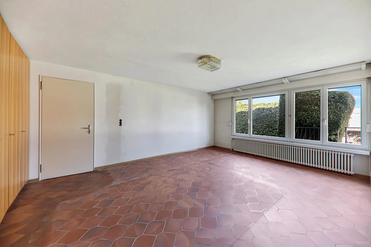 Detached 6.5-room single-family house in sunny southern location - Photo 11 of 16