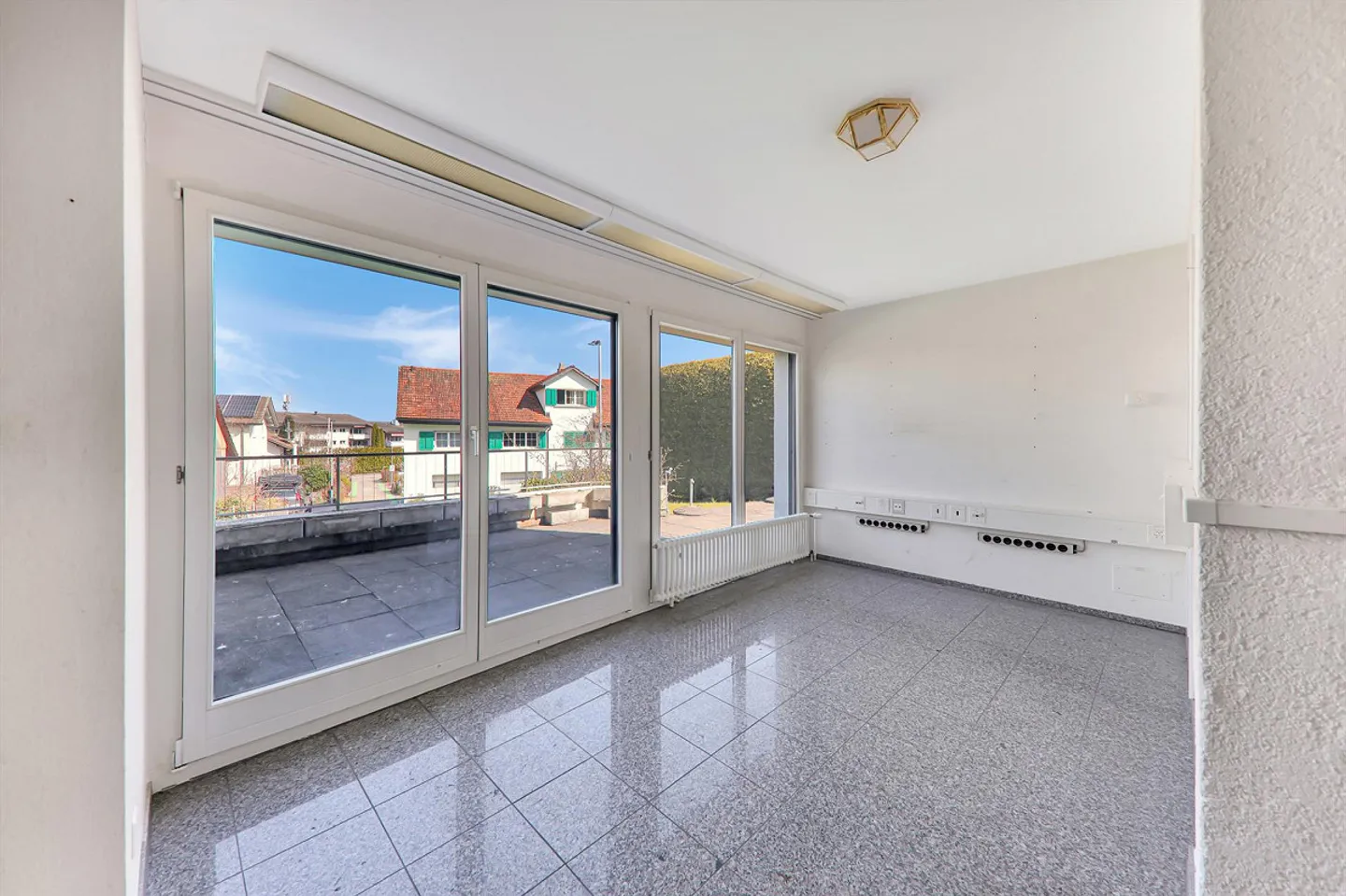 Detached 6.5-room single-family house in sunny southern location - Photo 12 of 16