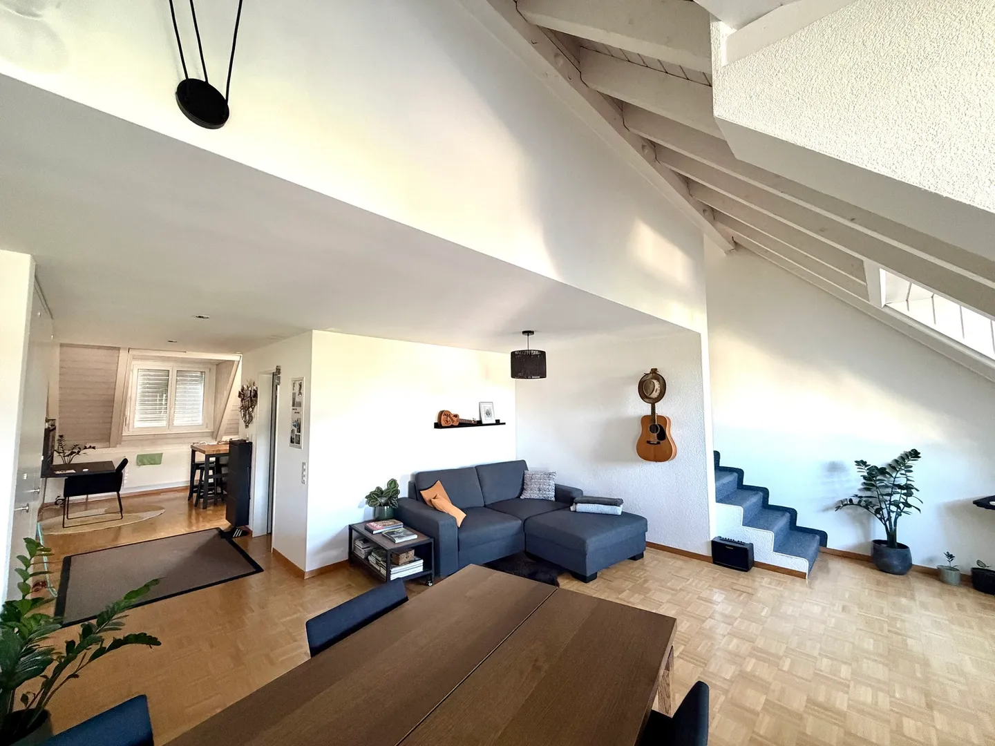 Appartamento spazioso con balcone - Foto 1 di 10