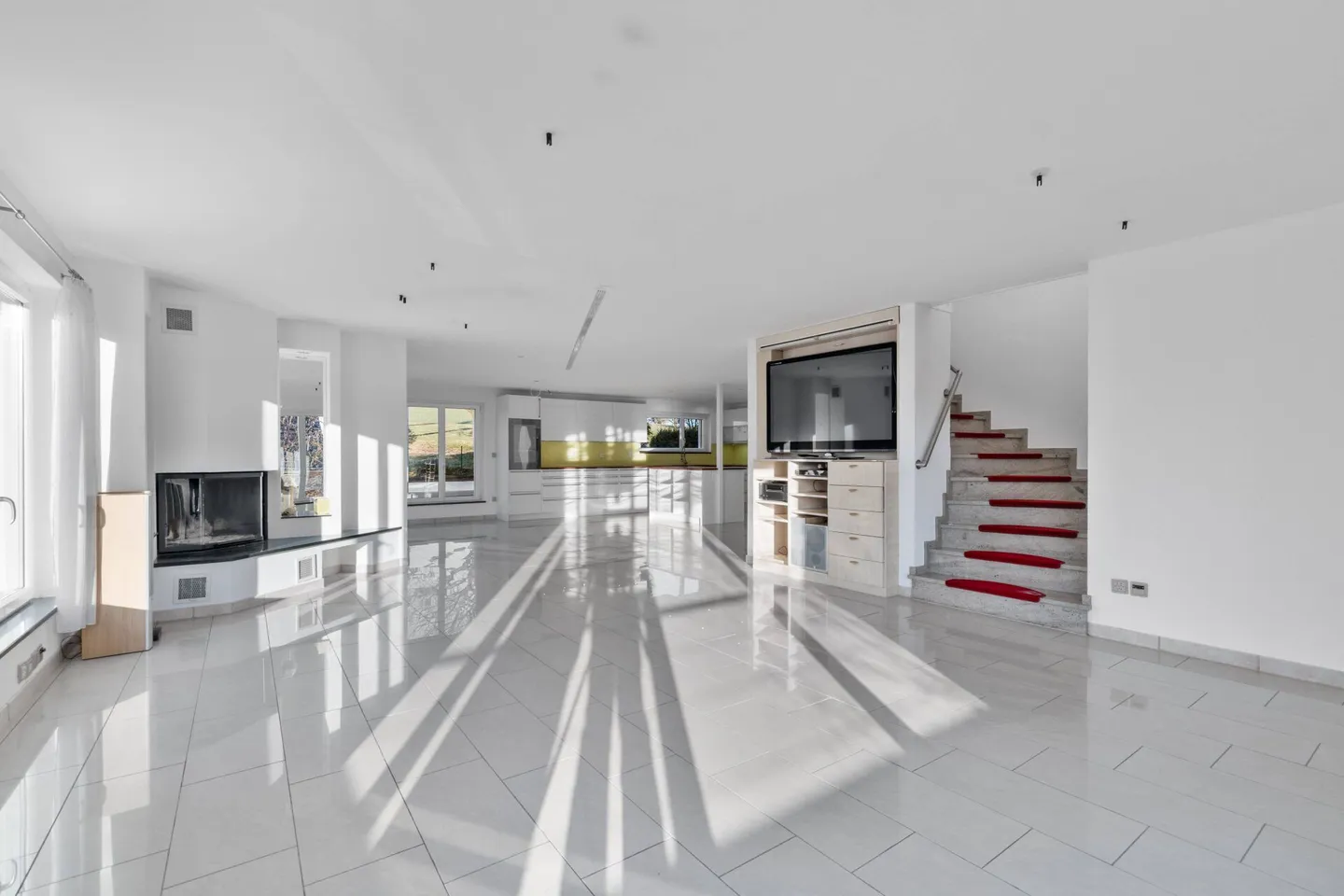 Casa unifamiliare con piscina, sauna, sala hobby e grande garage! - Foto 5 di 14