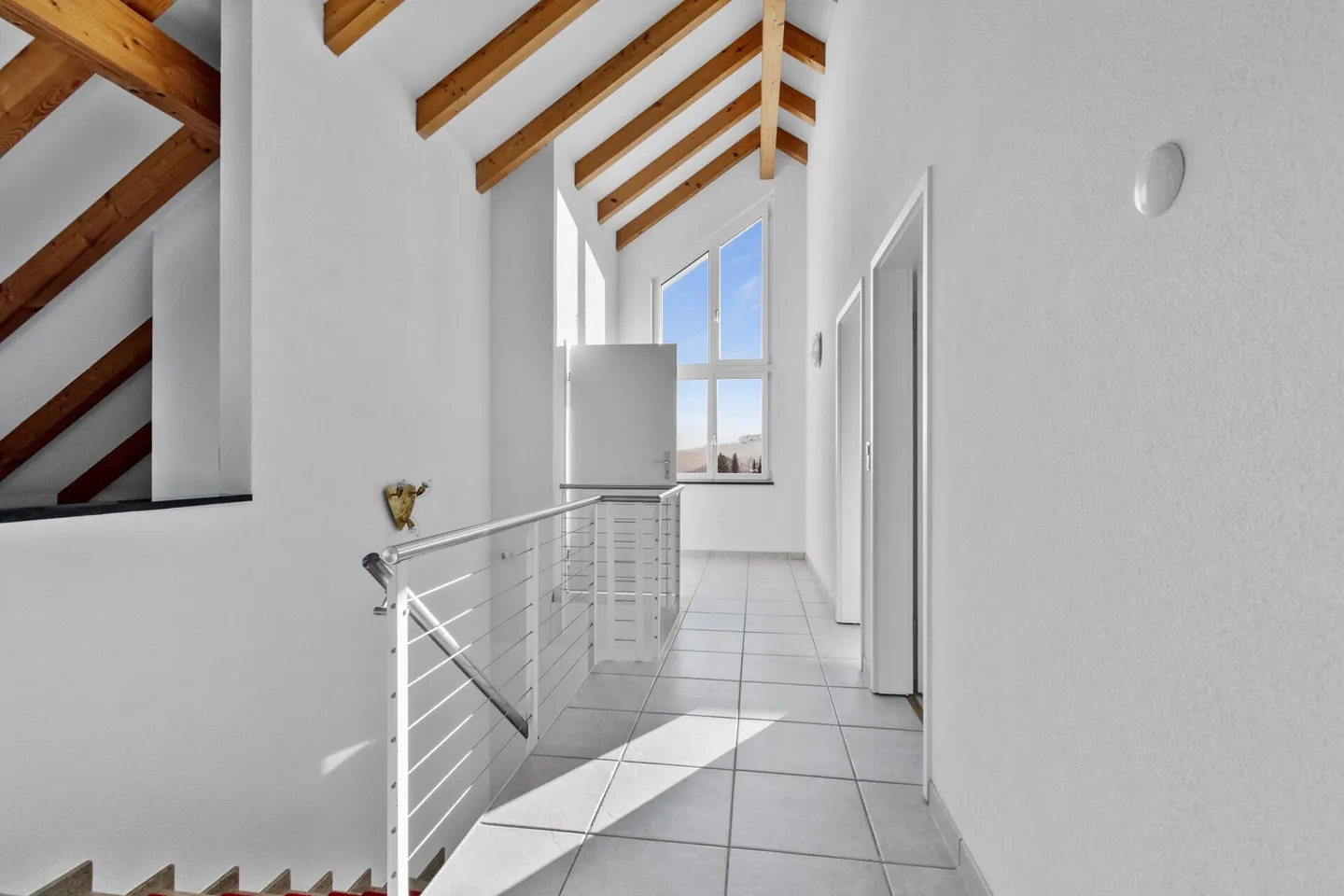 Casa unifamiliare con piscina, sauna, sala hobby e grande garage! - Foto 10 di 14