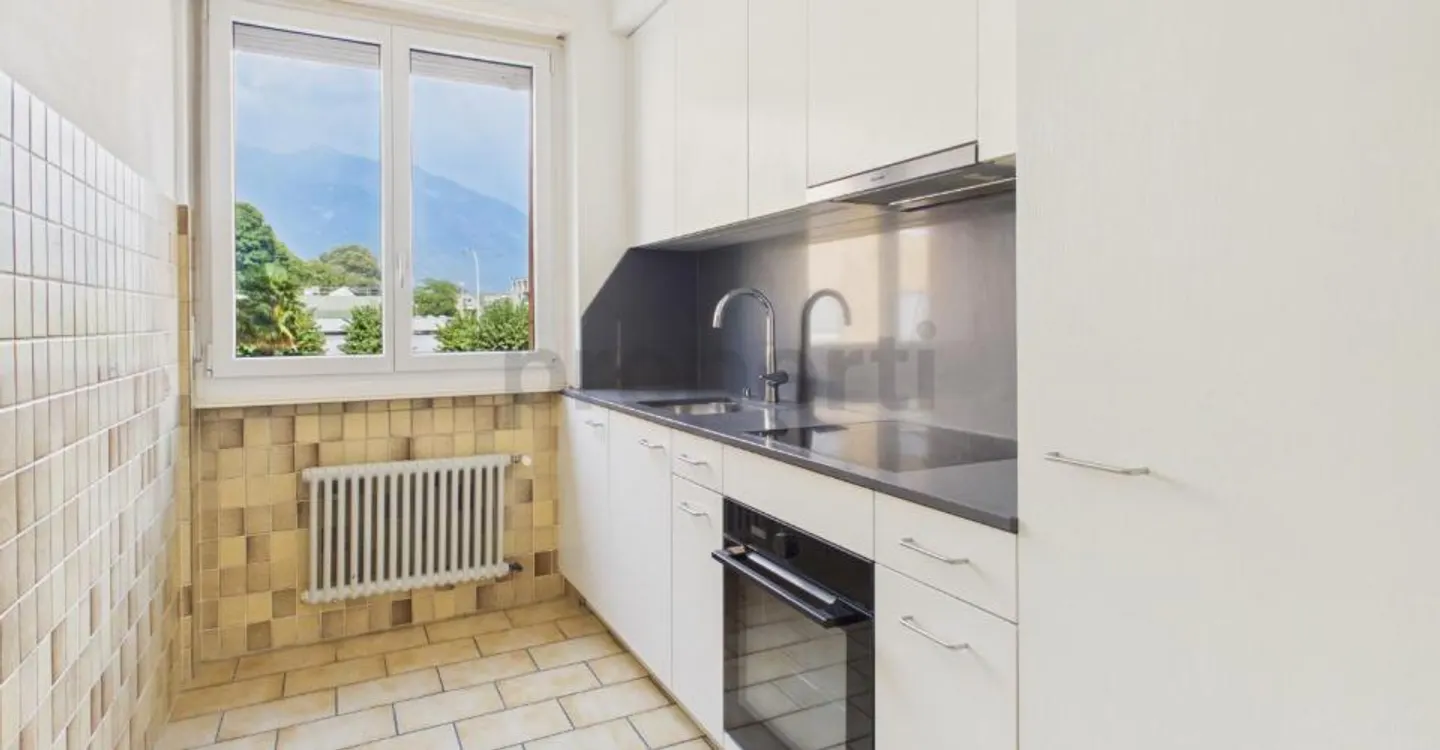 Élégant appartement rénové avec balcon - Foto 4 di 11