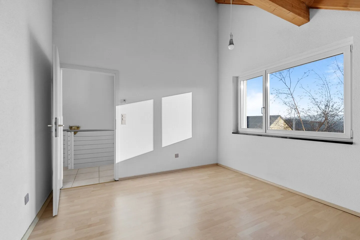 Casa unifamiliare con piscina, sauna, sala hobby e grande garage! - Foto 13 di 14
