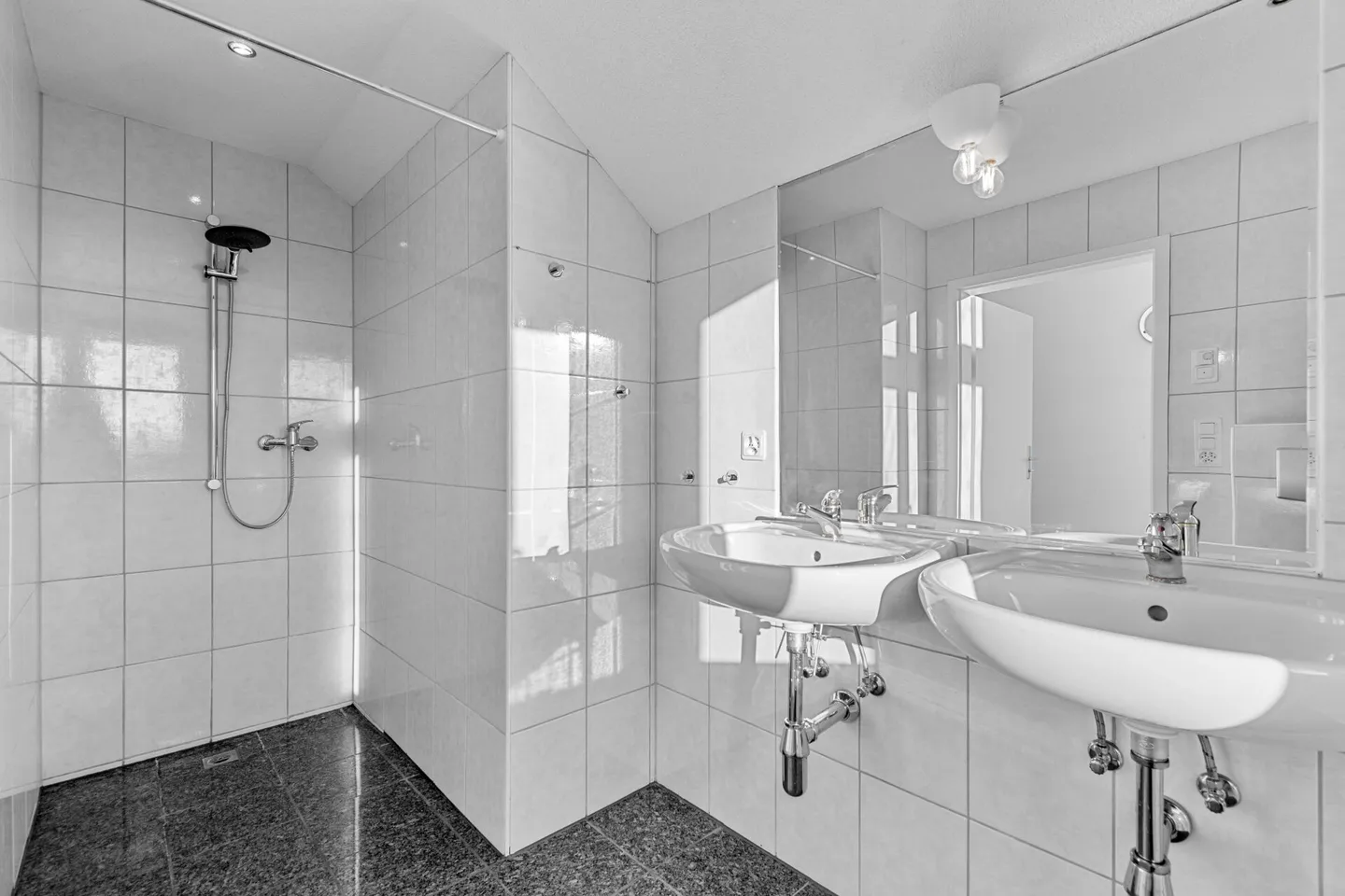 Casa unifamiliare con piscina, sauna, sala hobby e grande garage! - Foto 14 di 14