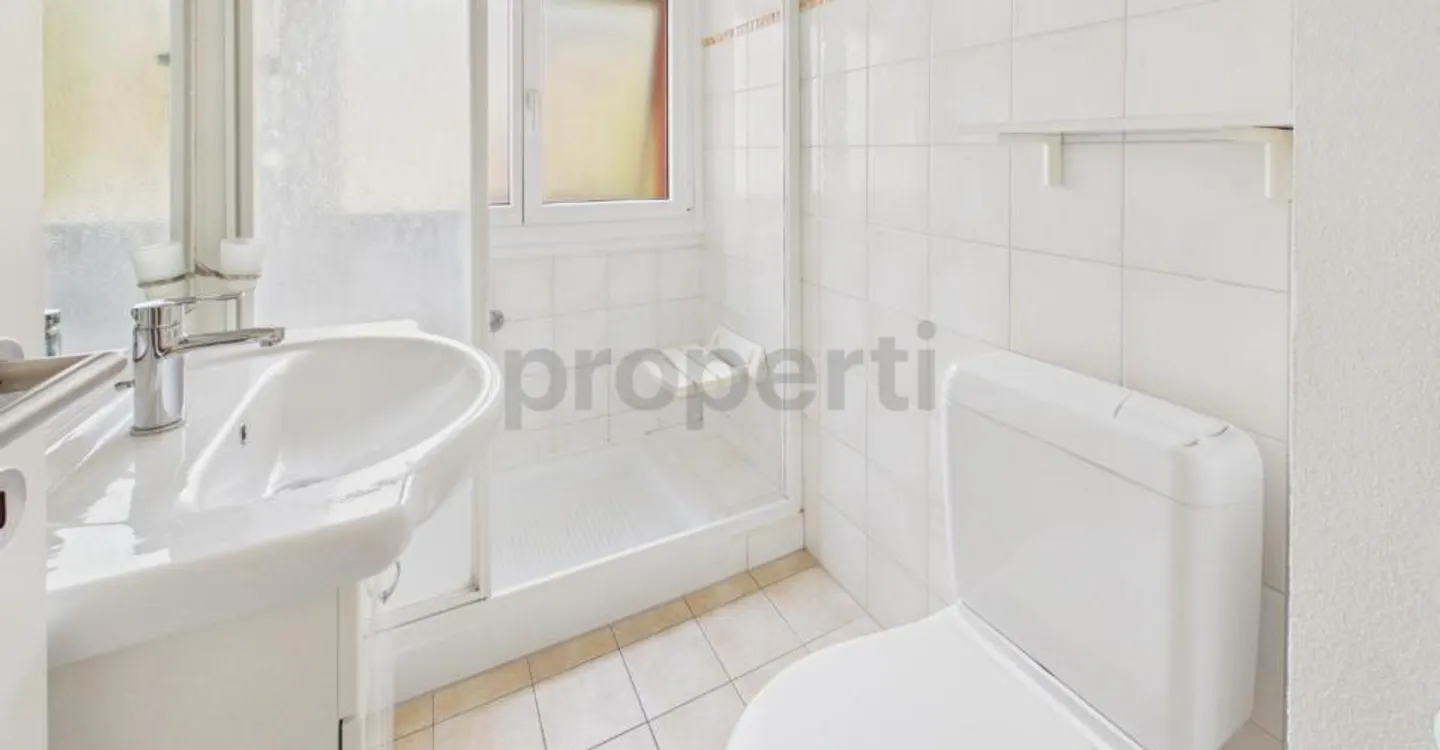 Élégant appartement rénové avec balcon - Foto 8 di 11