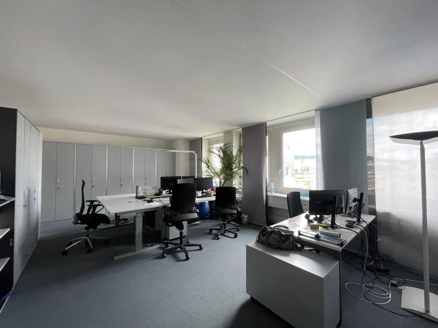 Office space for rent - Photo 1 of 9