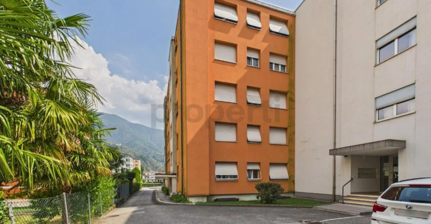 Élégant appartement rénové avec balcon - Foto 9 di 11