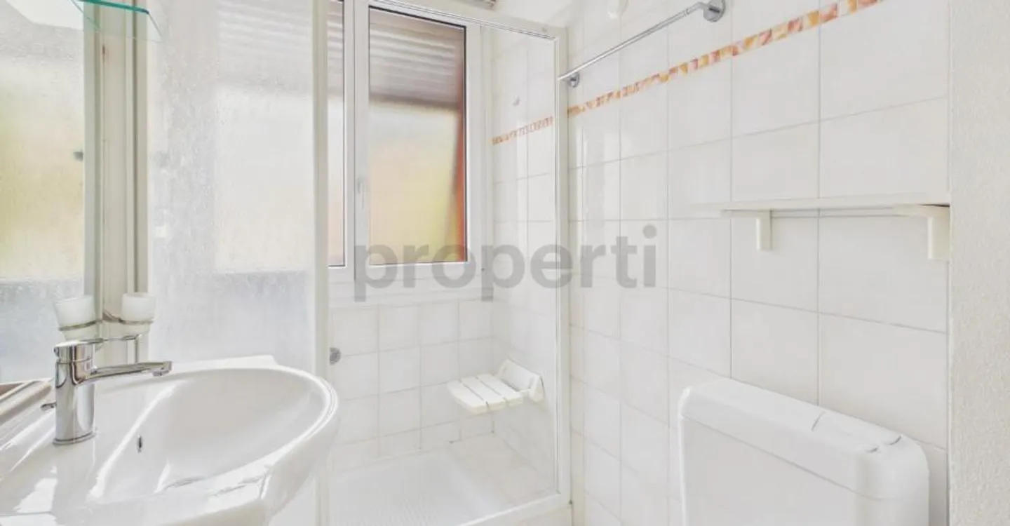 Élégant appartement rénové avec balcon - Foto 10 di 11