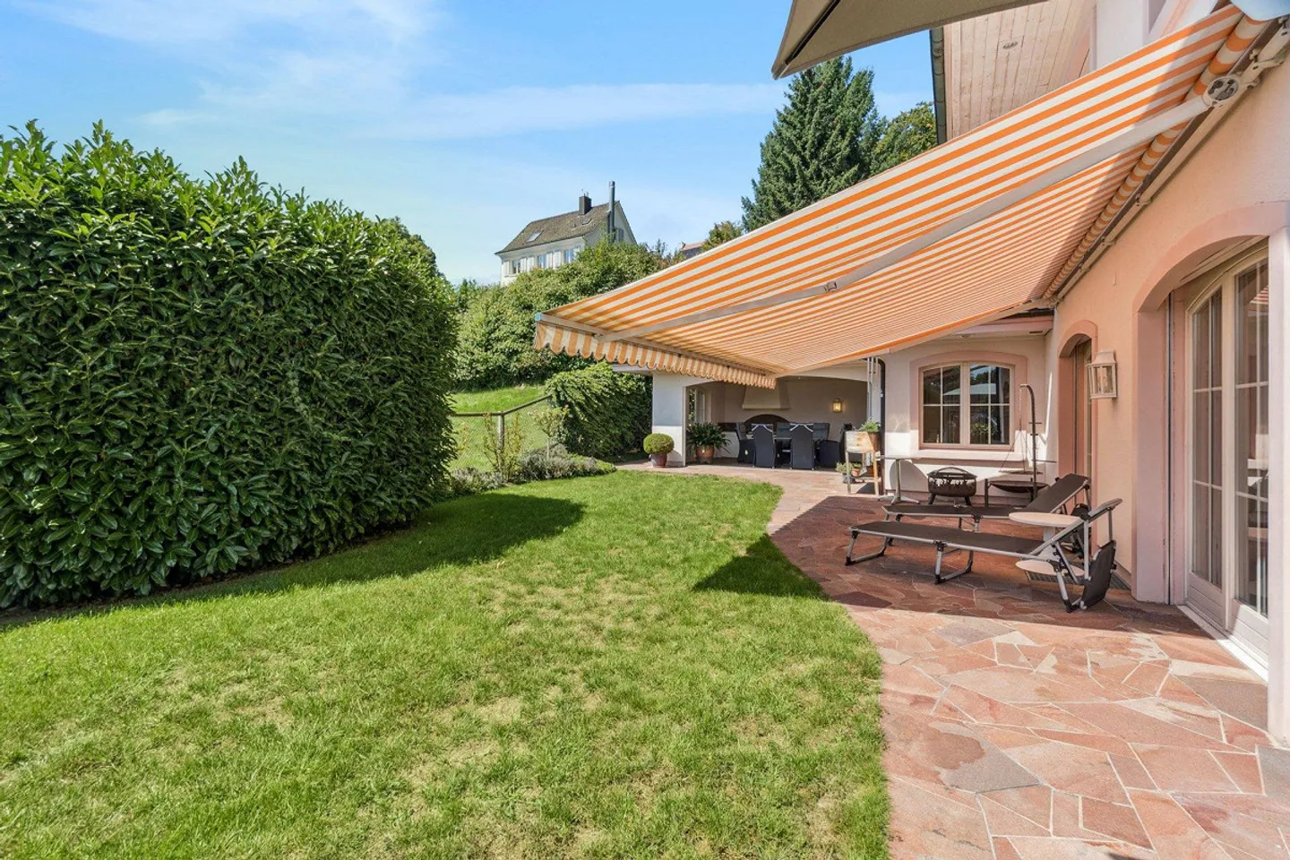 Exclusive Villa with City View and Pool - Photo 3 of 4