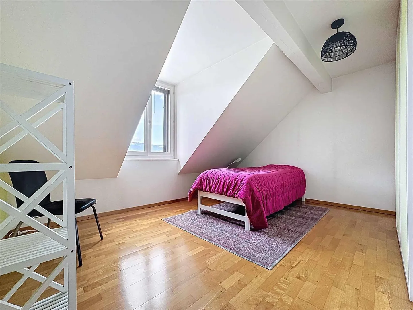 Attico di 150 m² distribuito in 5,5 stanze con belle altezze sotto soffitto - Foto 7 di 13