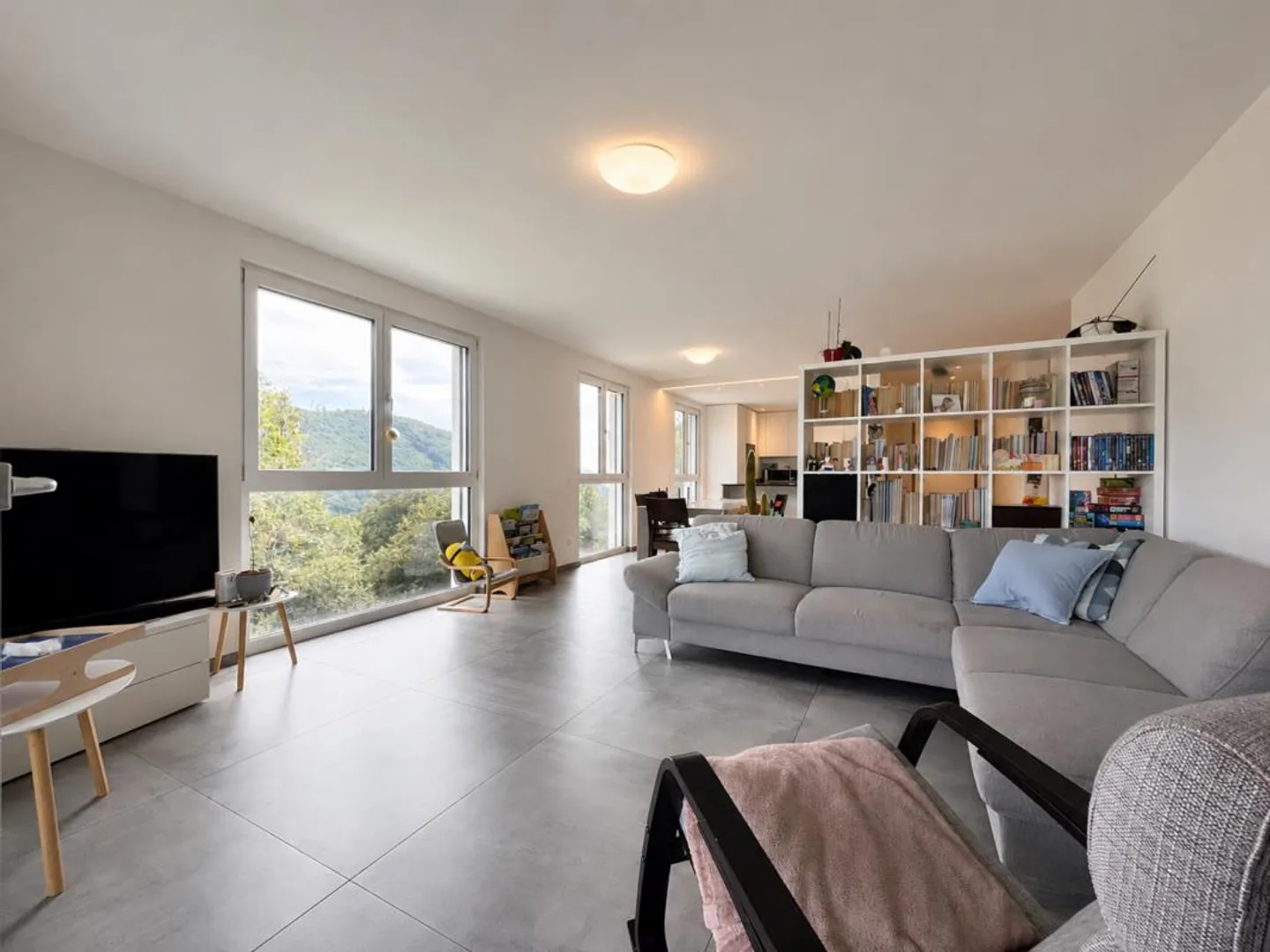 4.5-room apartment immersed in greenery - Photo 2 of 15