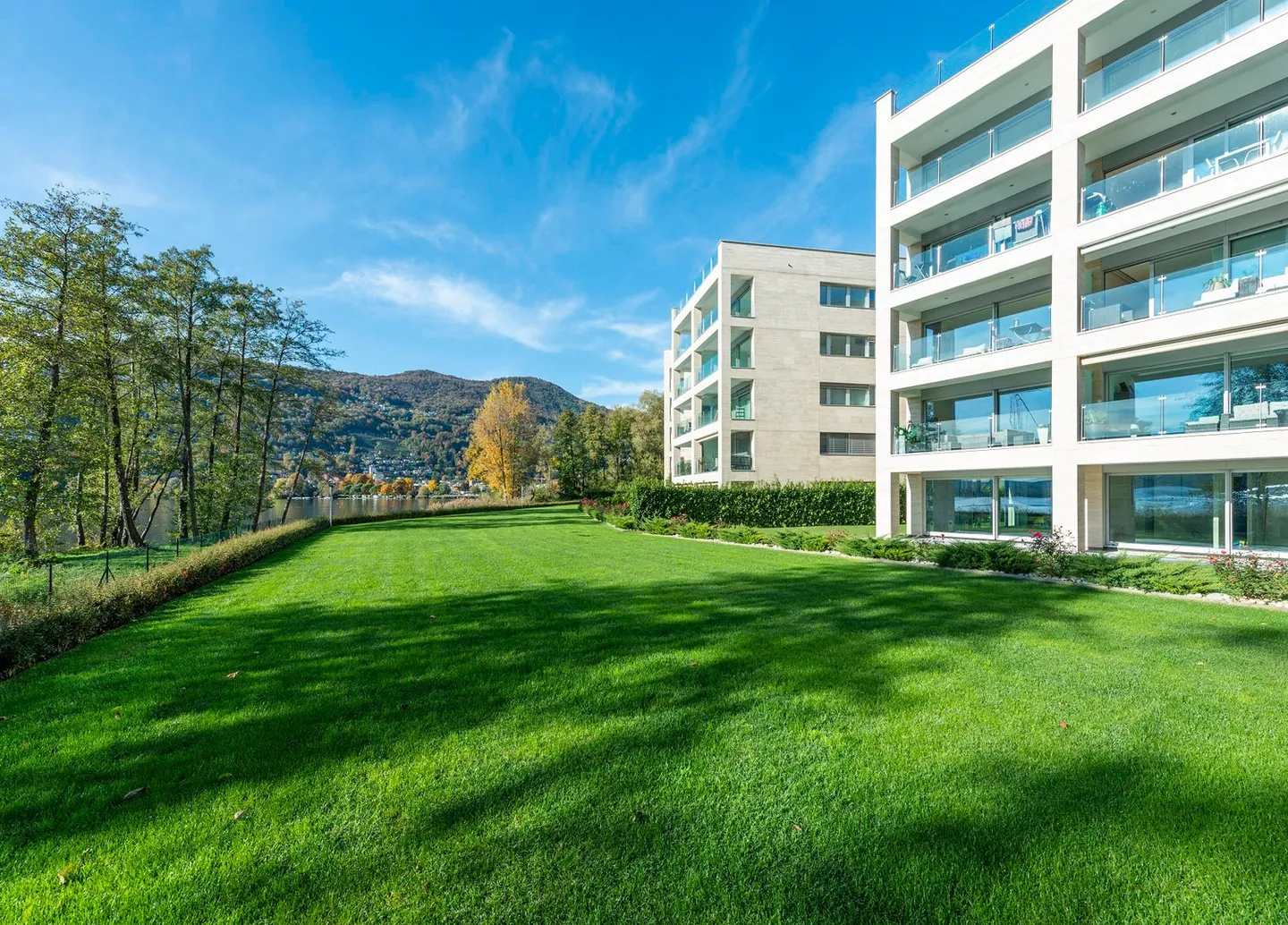 Prestigiosa residenza fronte lago - Foto 2 von 10