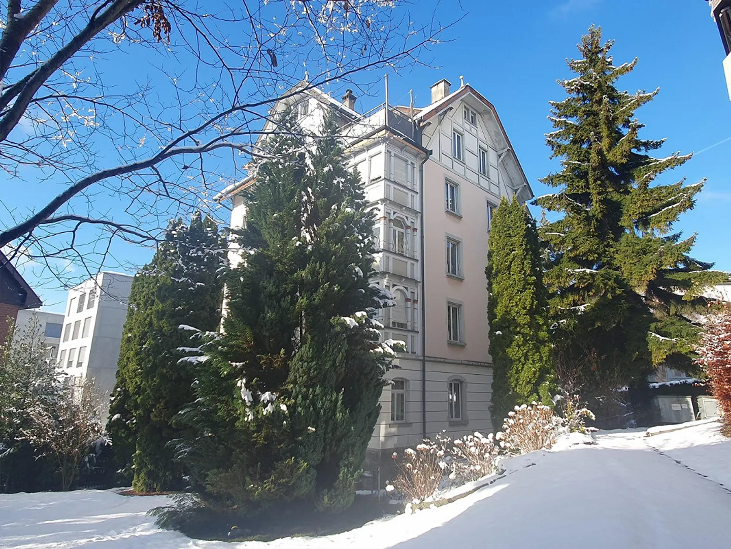 Maison Art Nouveau attrayante avec 5 appartements - Photo 1 sur 13