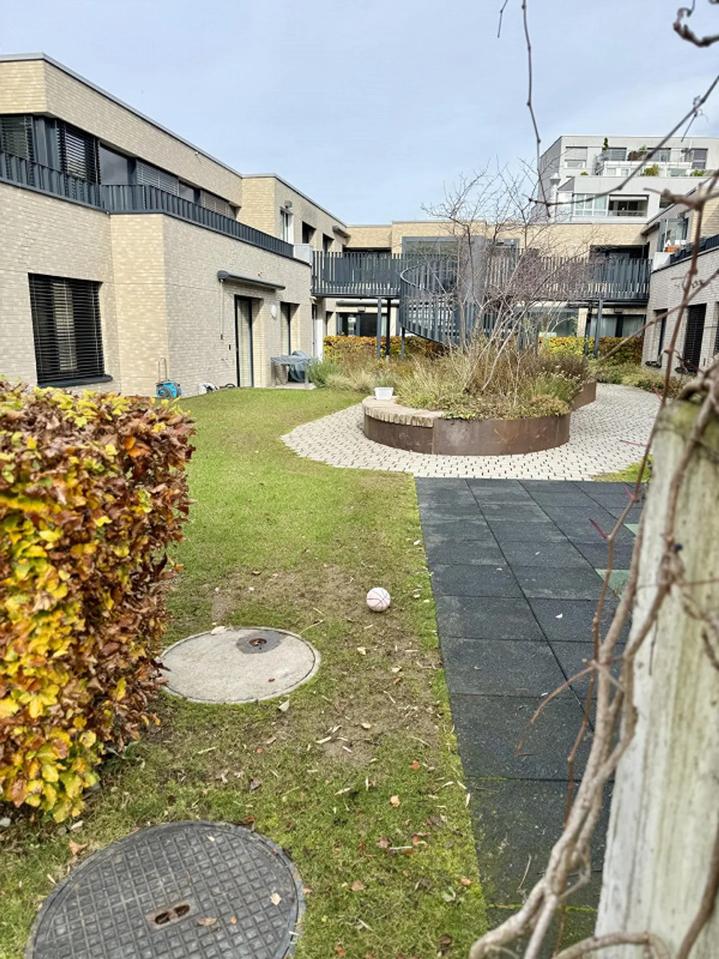 Modern & Bright 3.5 Room Apartment with Small Garden (104m2) - Photo 8 of 19