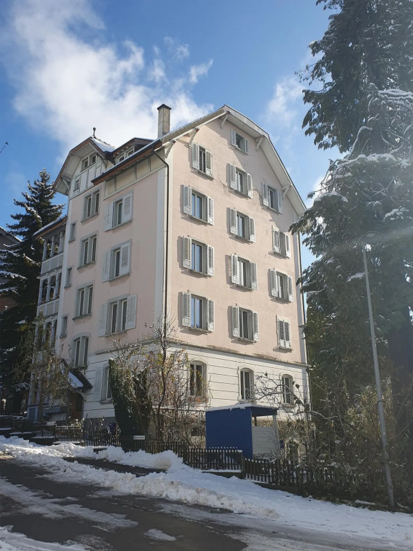 Maison Art Nouveau attrayante avec 5 appartements - Photo 3 sur 13