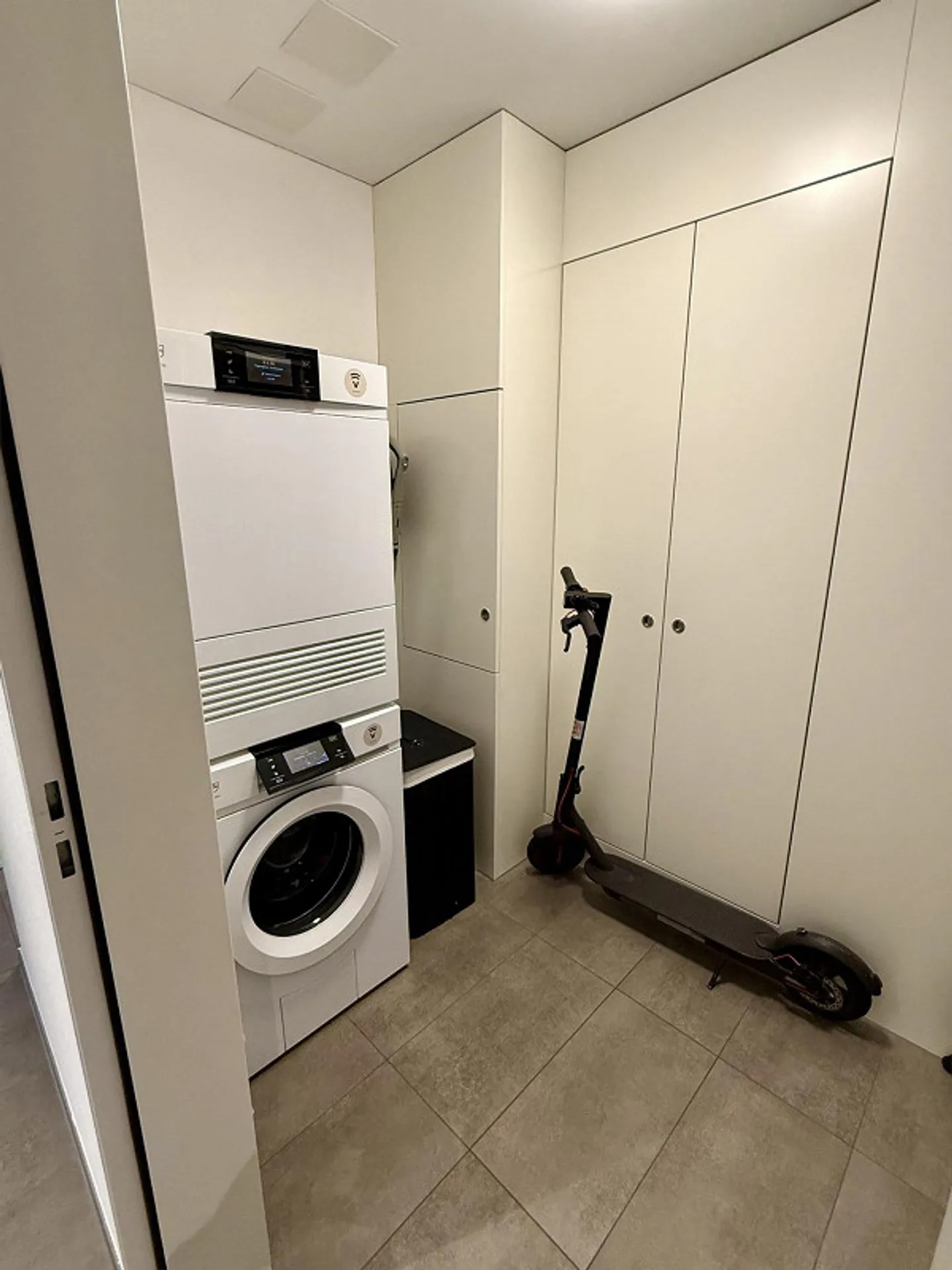 Modern & Bright 3.5 Room Apartment with Small Garden (104m2) - Photo 14 of 19