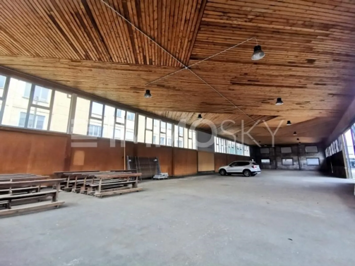 Entrepôt intéressant avec possibilités de construction - Photo 2 sur 7