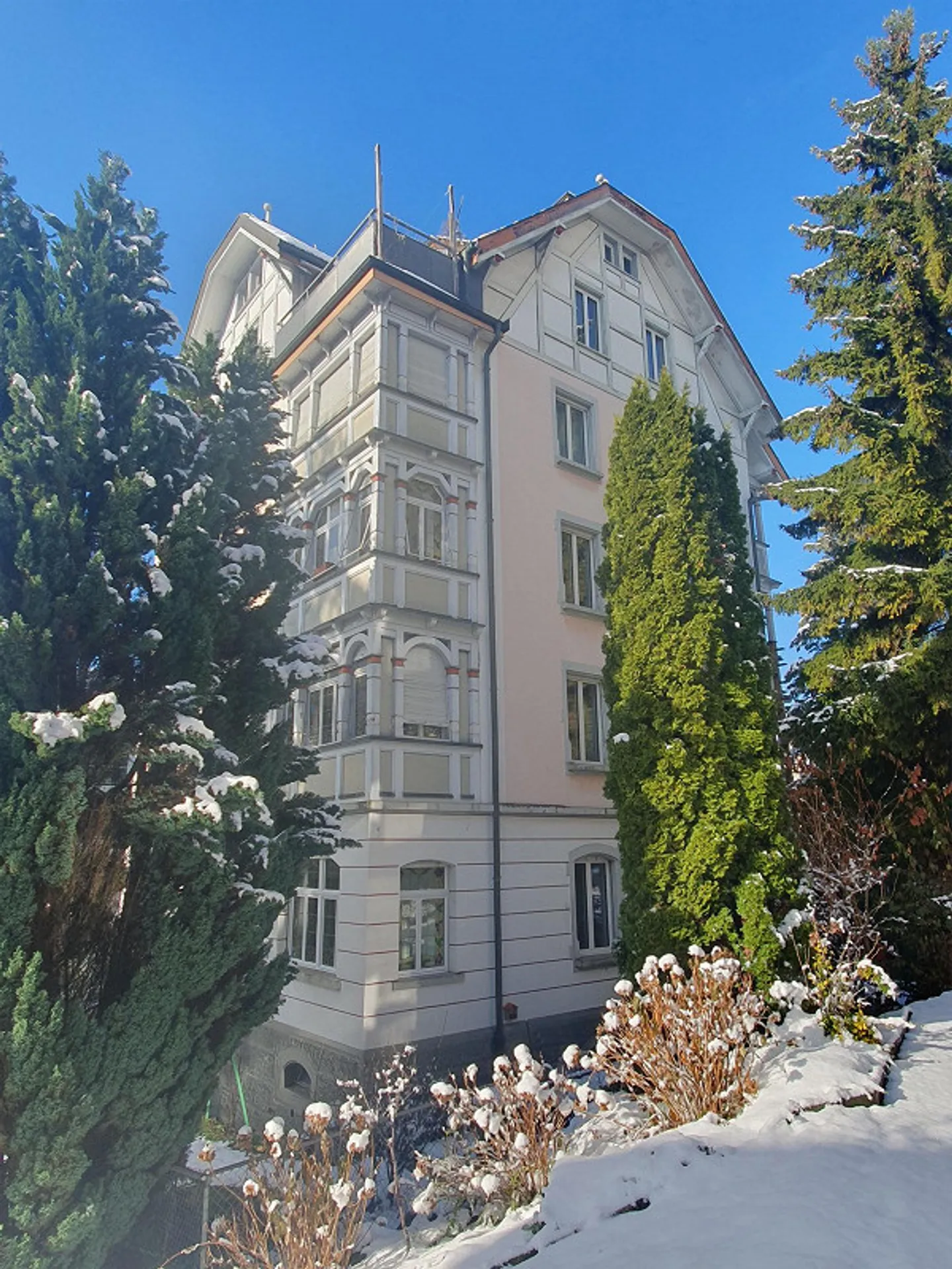 Maison Art Nouveau attrayante avec 5 appartements - Photo 13 sur 13