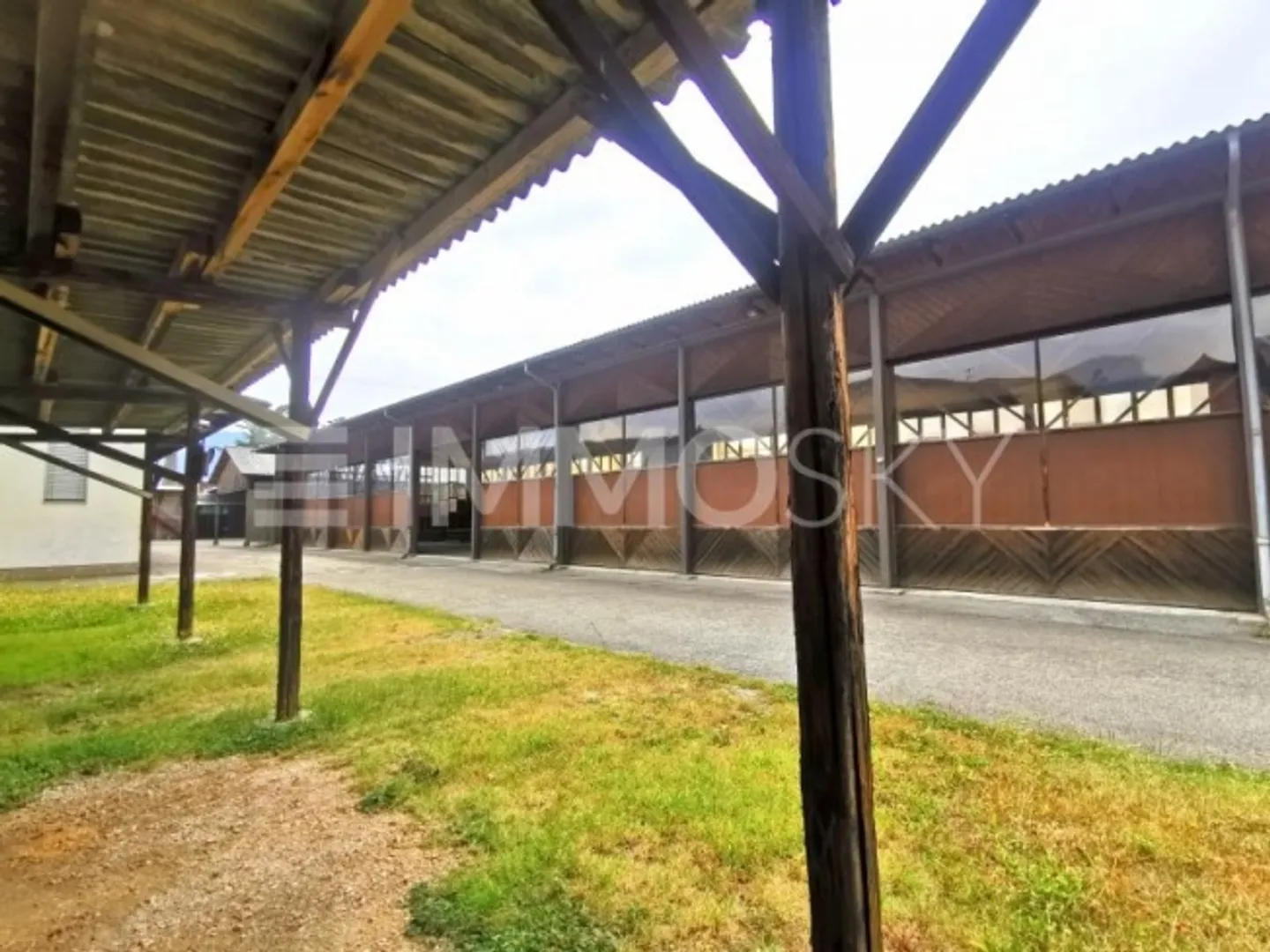 Entrepôt intéressant avec possibilités de construction - Photo 7 sur 7