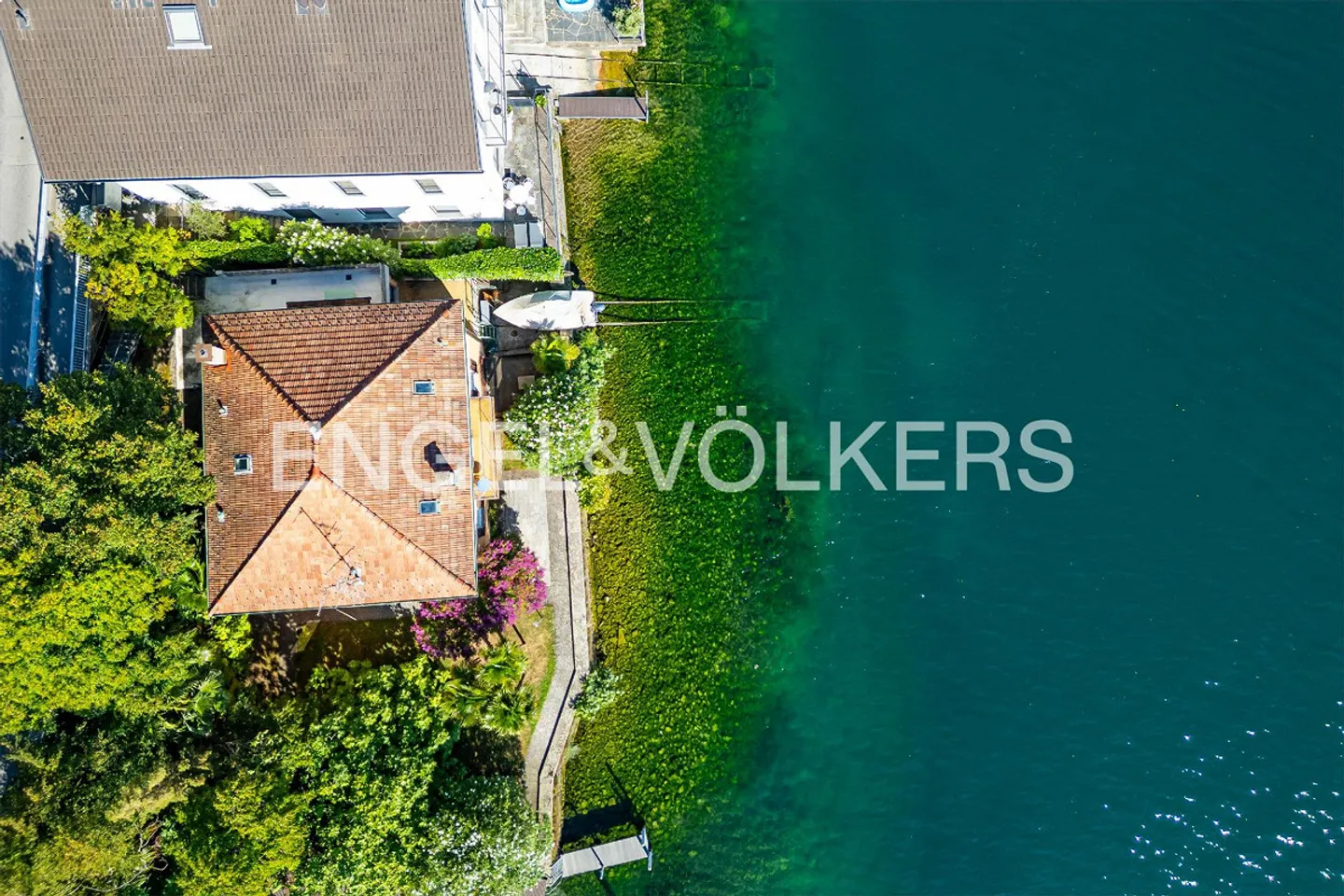 Villa directement sur le lac avec hangar à bateaux - Photo 3 sur 12