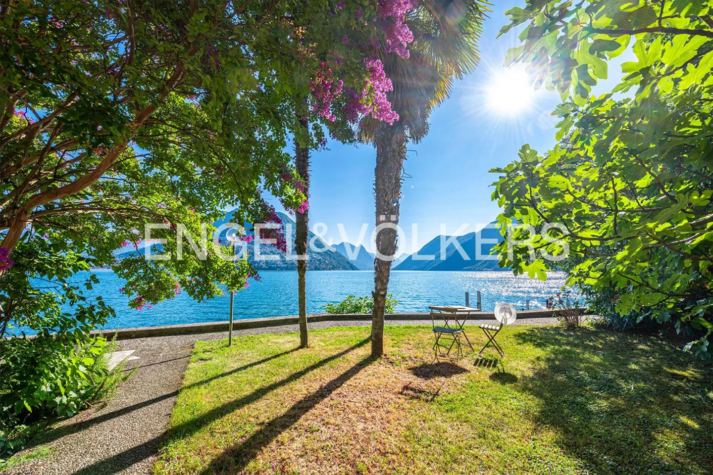 Villa directement sur le lac avec hangar à bateaux - Photo 5 sur 12