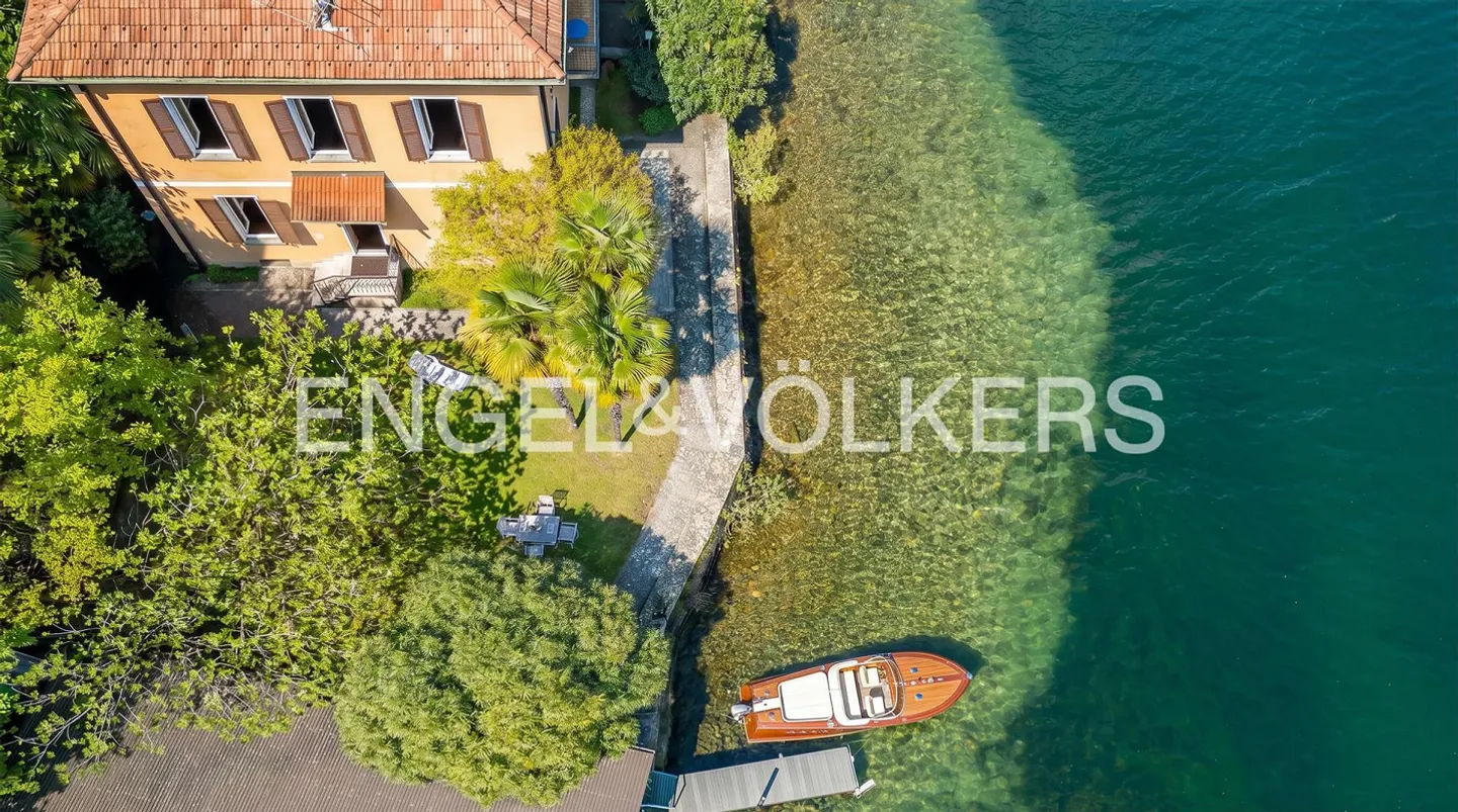 Villa directement sur le lac avec hangar à bateaux - Photo 8 sur 12