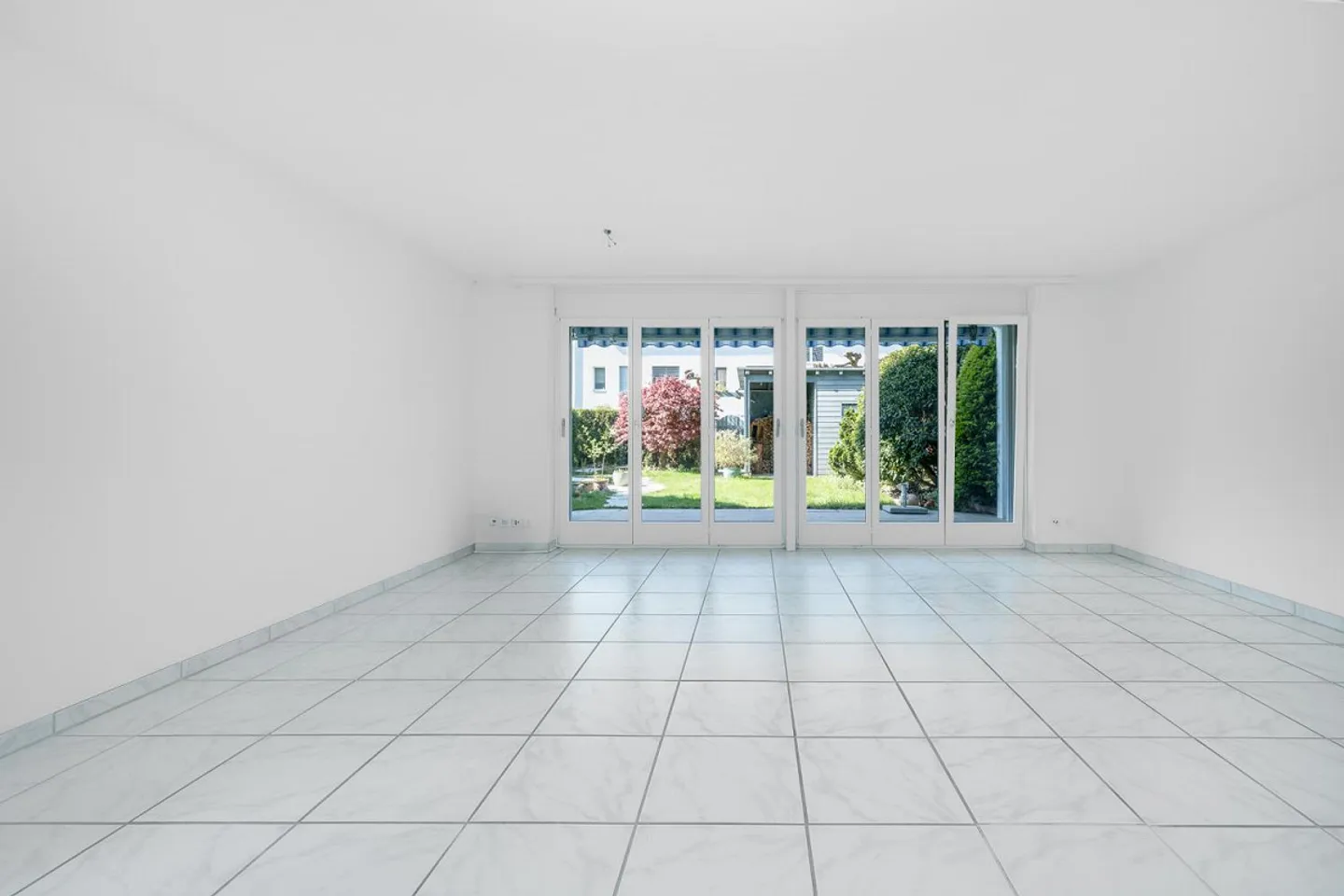 Appartamento duplex d'angolo con bel giardino - Foto 6 di 9