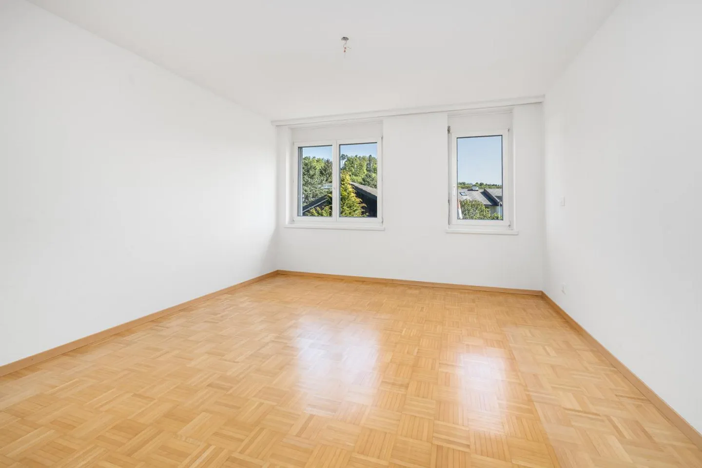 Appartamento duplex d'angolo con bel giardino - Foto 7 di 9