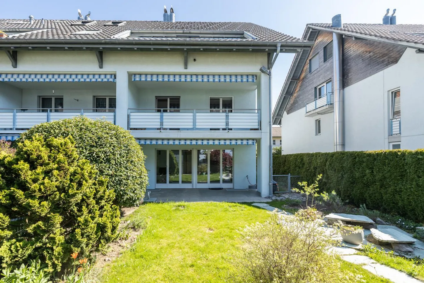 Appartamento duplex d'angolo con bel giardino - Foto 3 di 9