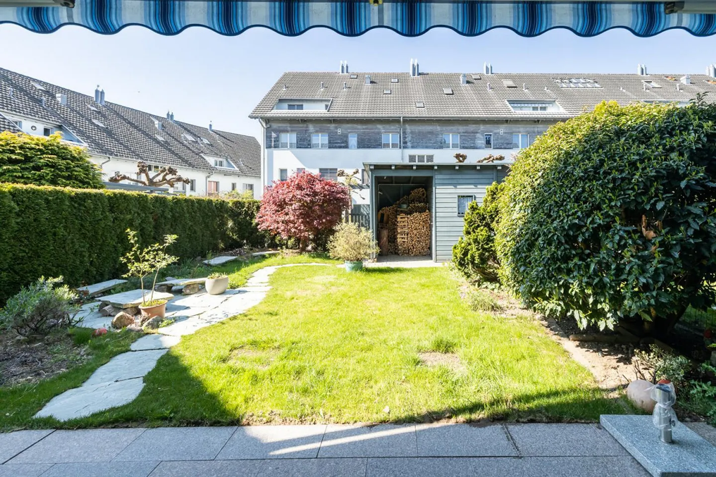 Appartamento duplex d'angolo con bel giardino - Foto 4 di 9