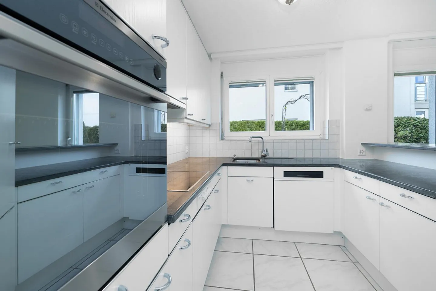 Appartamento duplex d'angolo con bel giardino - Foto 8 di 9