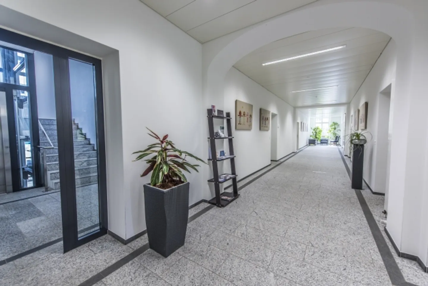 Discover our unique office offer in the beautiful castle - Photo 3 of 3