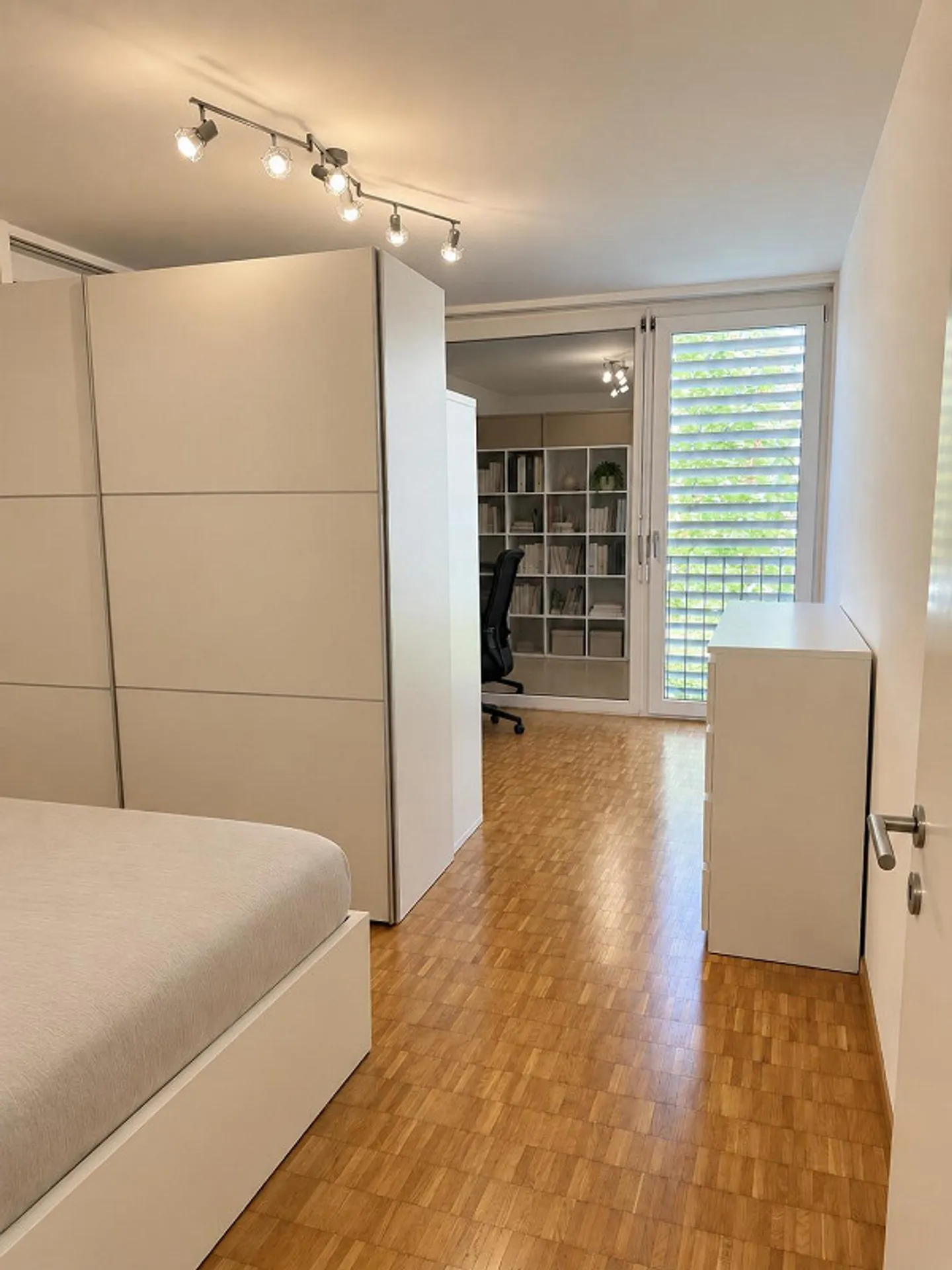 Appartamento luminoso e moderno di 2,5 stanze arredato a Zurigo-Seebach - Foto 6 di 8
