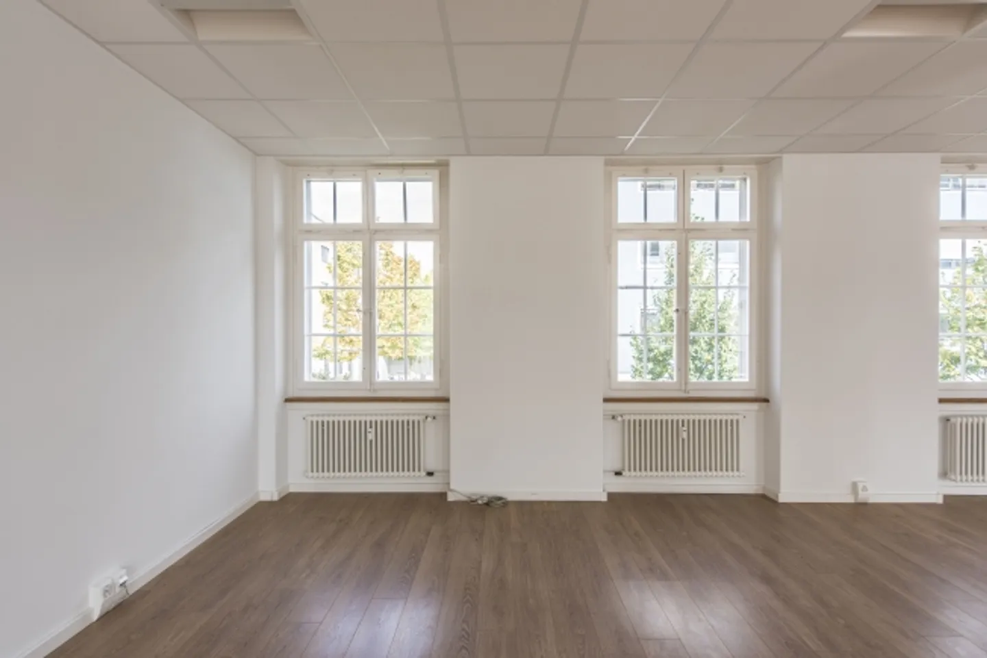 Discover our unique office offer in the beautiful castle - Photo 2 of 3