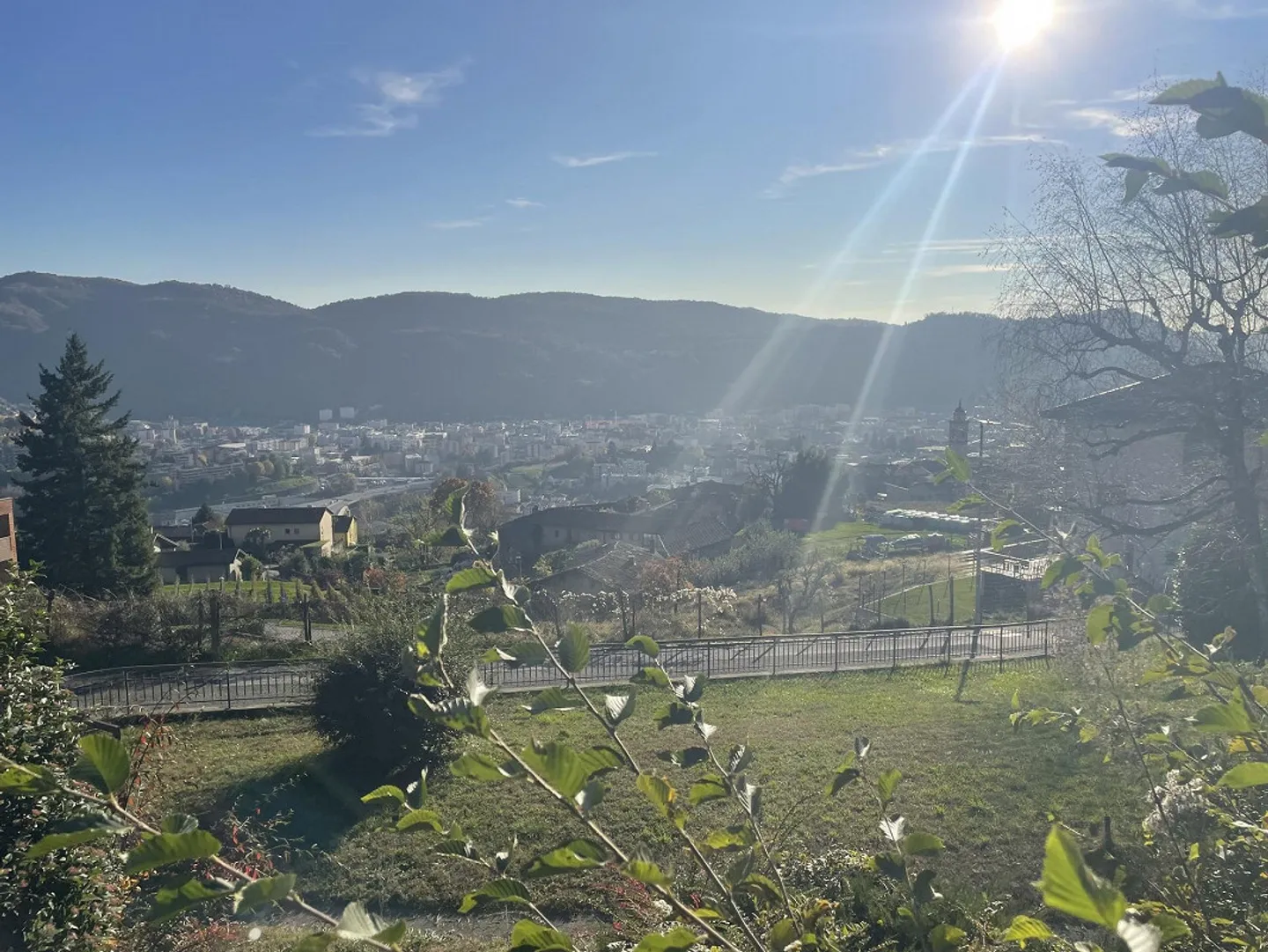 INTERESSANTES UND GERÄUMIGES EINFAMILIENHAUS MIT GROßEM GRUNDSTÜCK - Foto 7 von 13