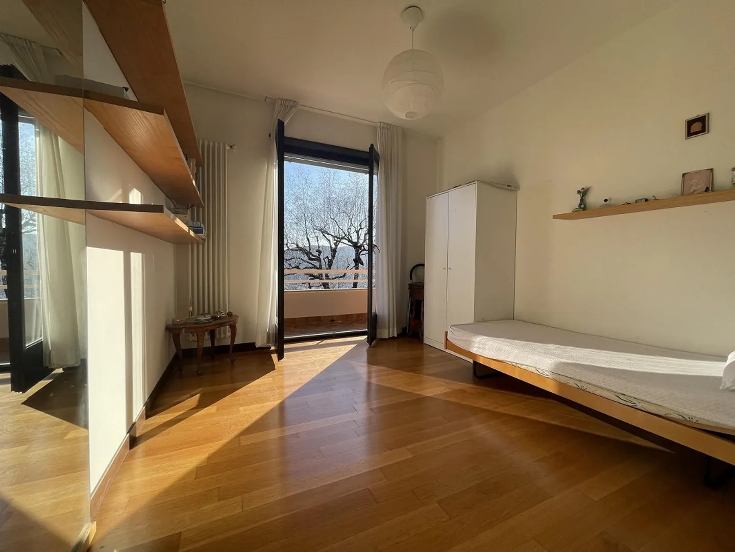 INTERESSANTES UND GERÄUMIGES EINFAMILIENHAUS MIT GROßEM GRUNDSTÜCK - Foto 12 von 13