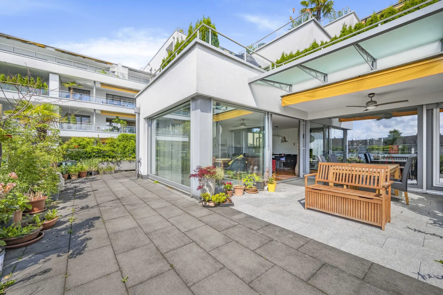 BAAR LIVING Spacious 4.5-room terrace apartment in a tranquil area - Photo 2 of 22
