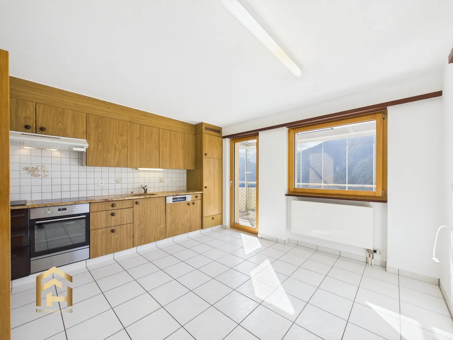 Quiet 5.5-room apartment with great view, garden plot and garage - Photo 2 of 13