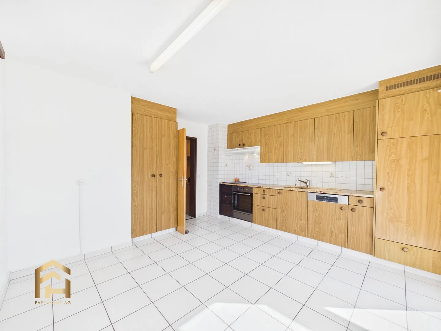 Quiet 5.5-room apartment with great view, garden plot and garage - Photo 3 of 13