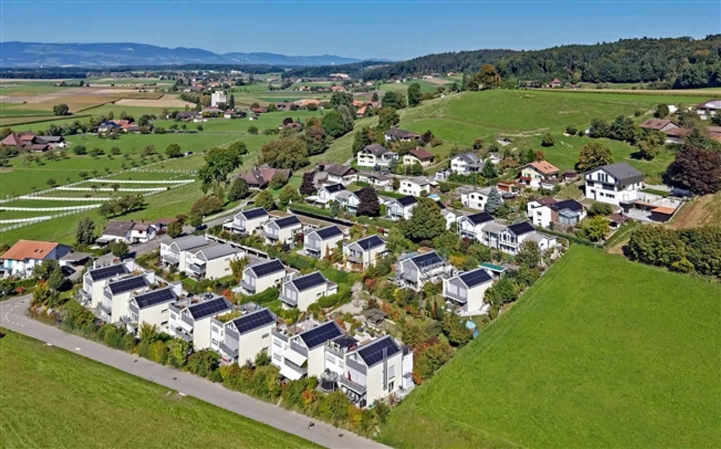 "Bouland a un lago degno di kurtaxe con vista da sogno su Jura, Mitteland e Alpi" - Foto 4 di 20