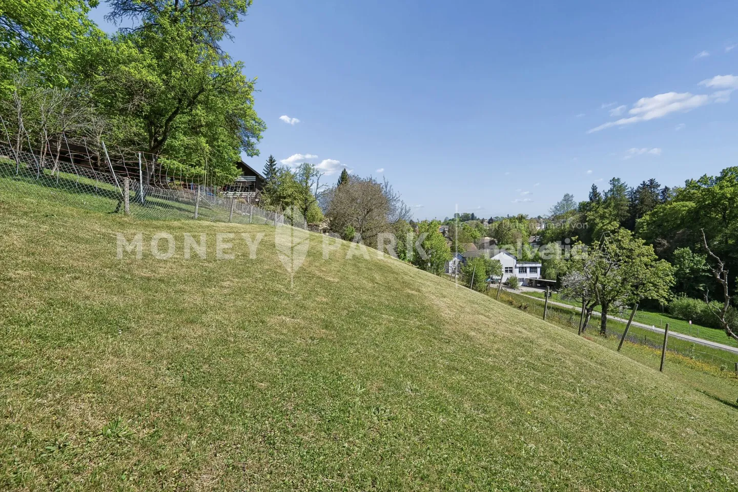 Building land with high-quality existing property. A rare opportunity. - Photo 4 of 14