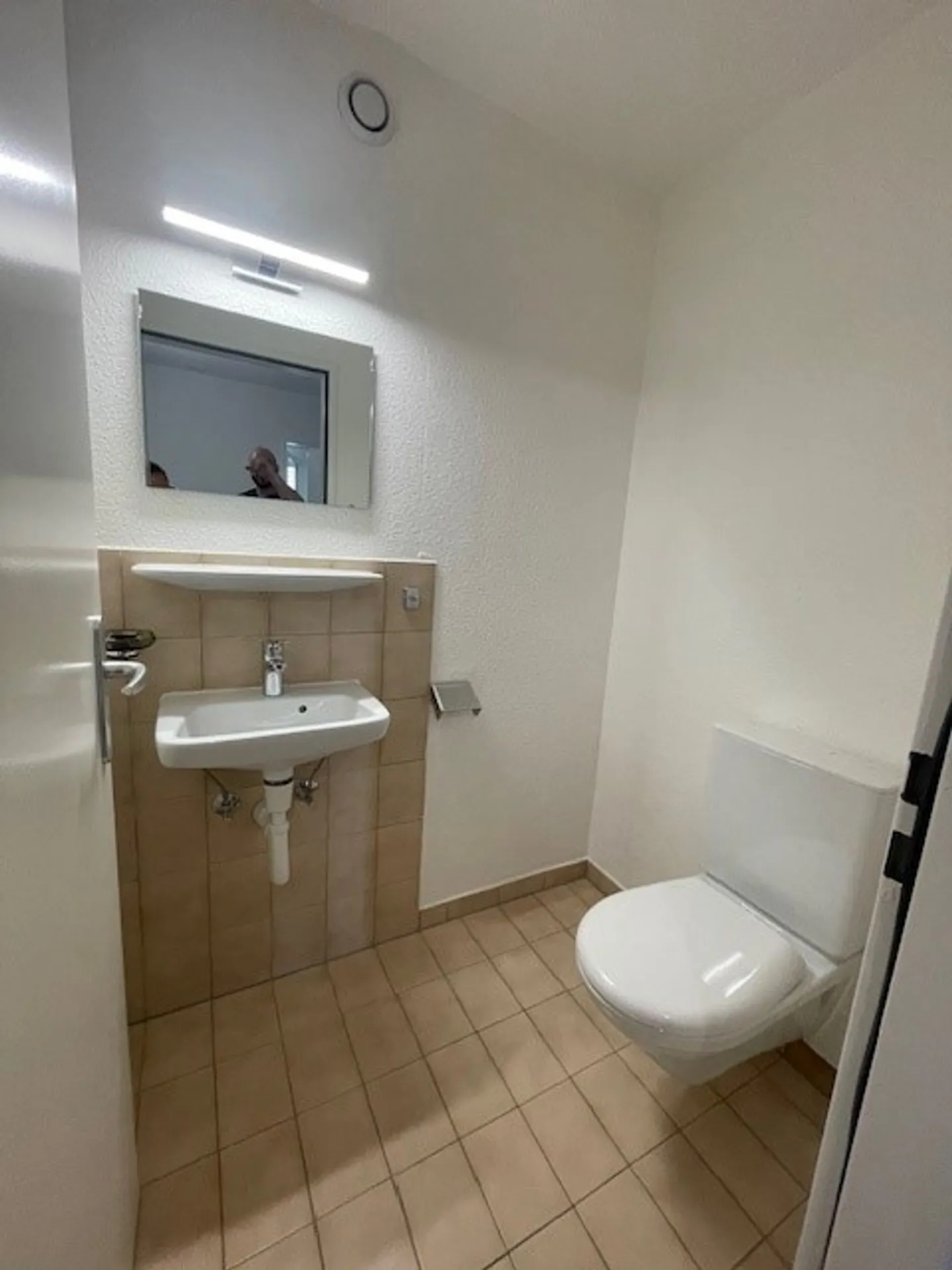 In affitto - Ampio appartamento con 4 stanze al 2° piano - Vicino al centro e ai negozi - Visita di gruppo martedì 22 agosto 2025 alle 13:30 - Foto 6 di 8