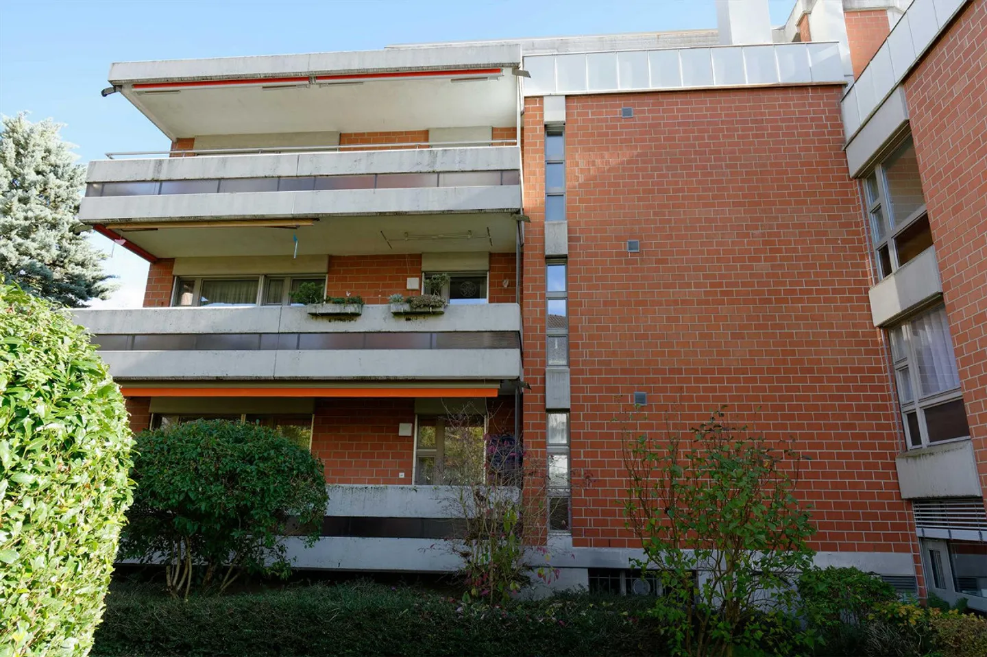 Appartement spacieux de 3,5 pièces dans un emplacement calme, ensoleillé et central - Photo 1 sur 12