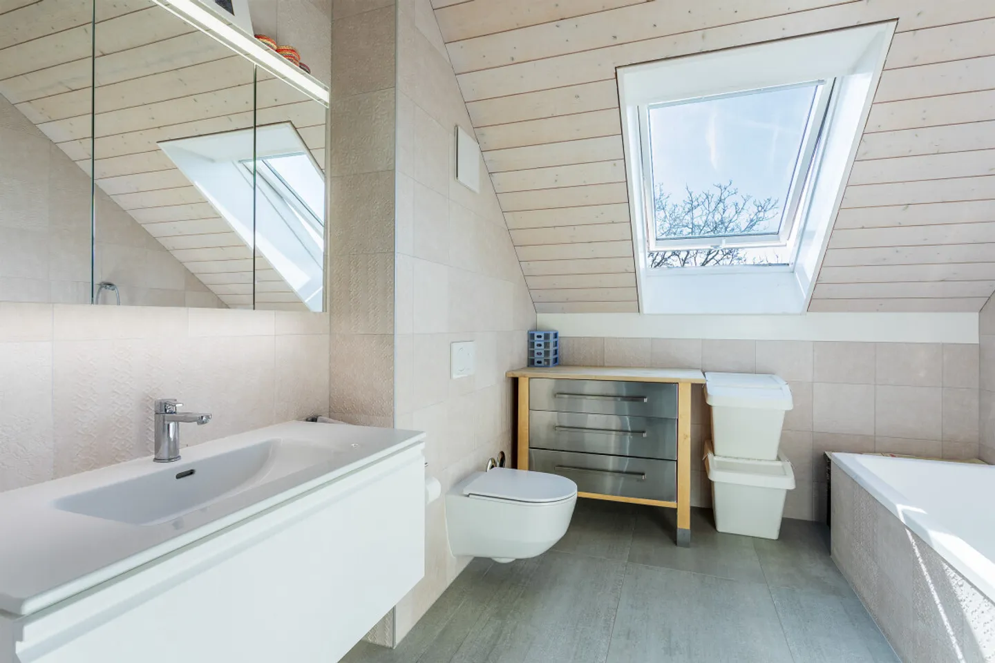 A CUARNENS, ATTIC 5.5 ROOMS WITH MEZZANINE OF 200 M2 FOR FAMILY - Photo 11 of 13
