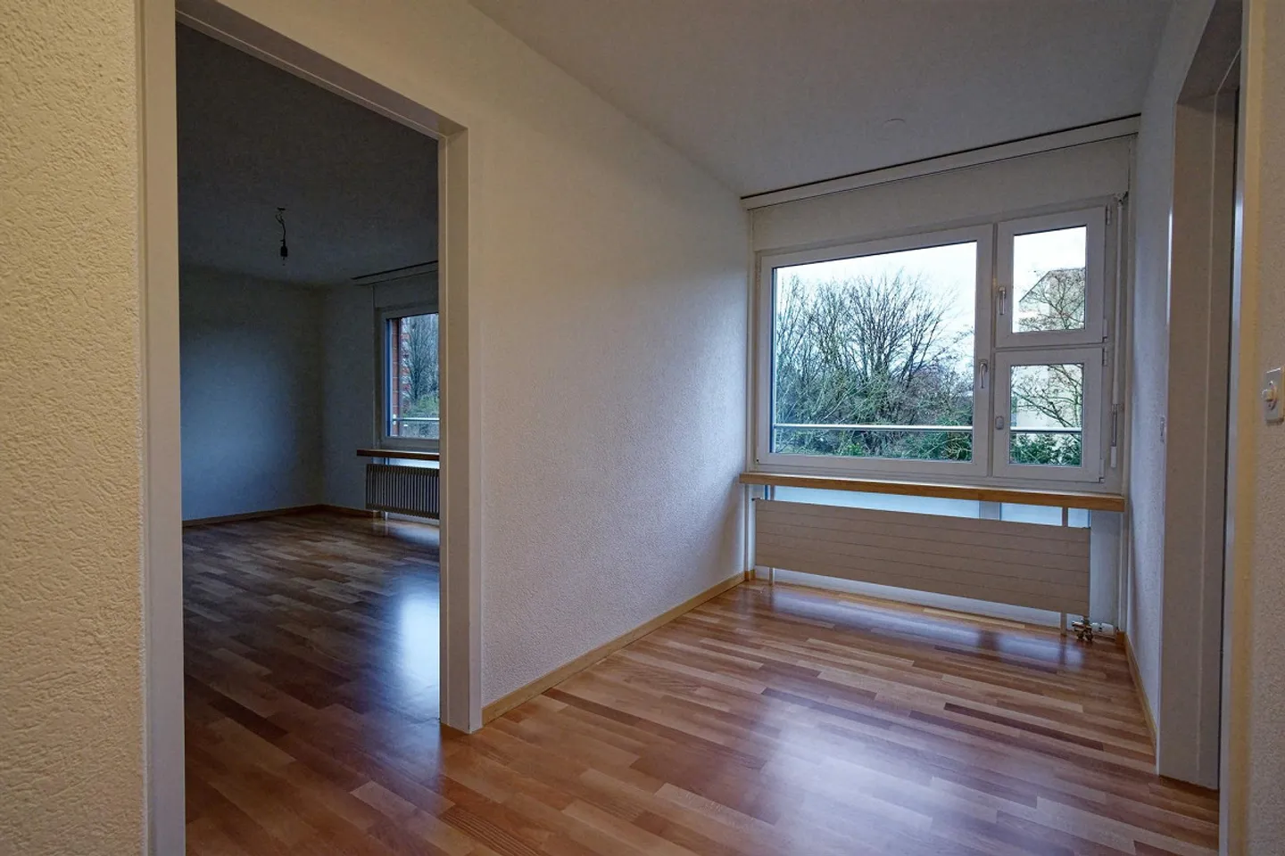 Appartement spacieux de 3,5 pièces dans un emplacement calme, ensoleillé et central - Photo 5 sur 12