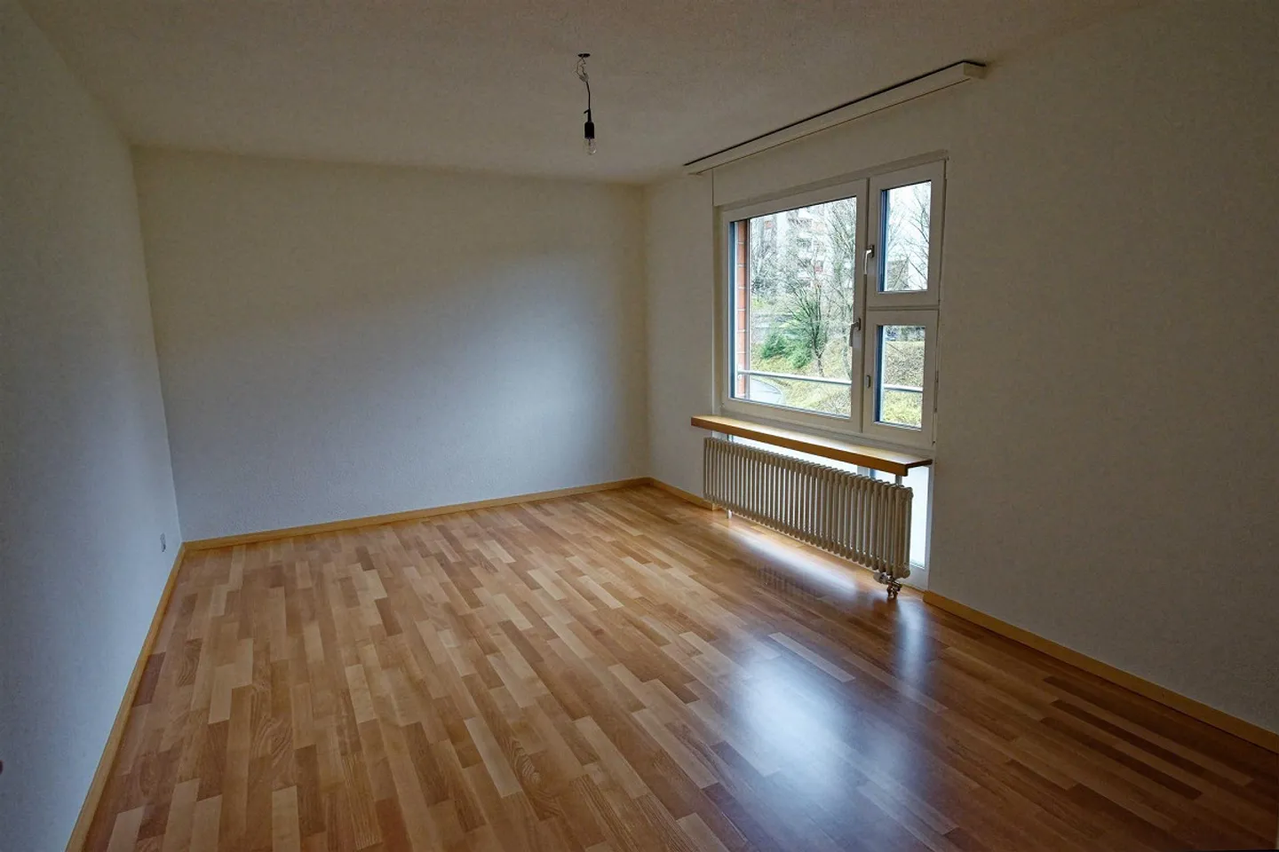 Appartement spacieux de 3,5 pièces dans un emplacement calme, ensoleillé et central - Photo 6 sur 12